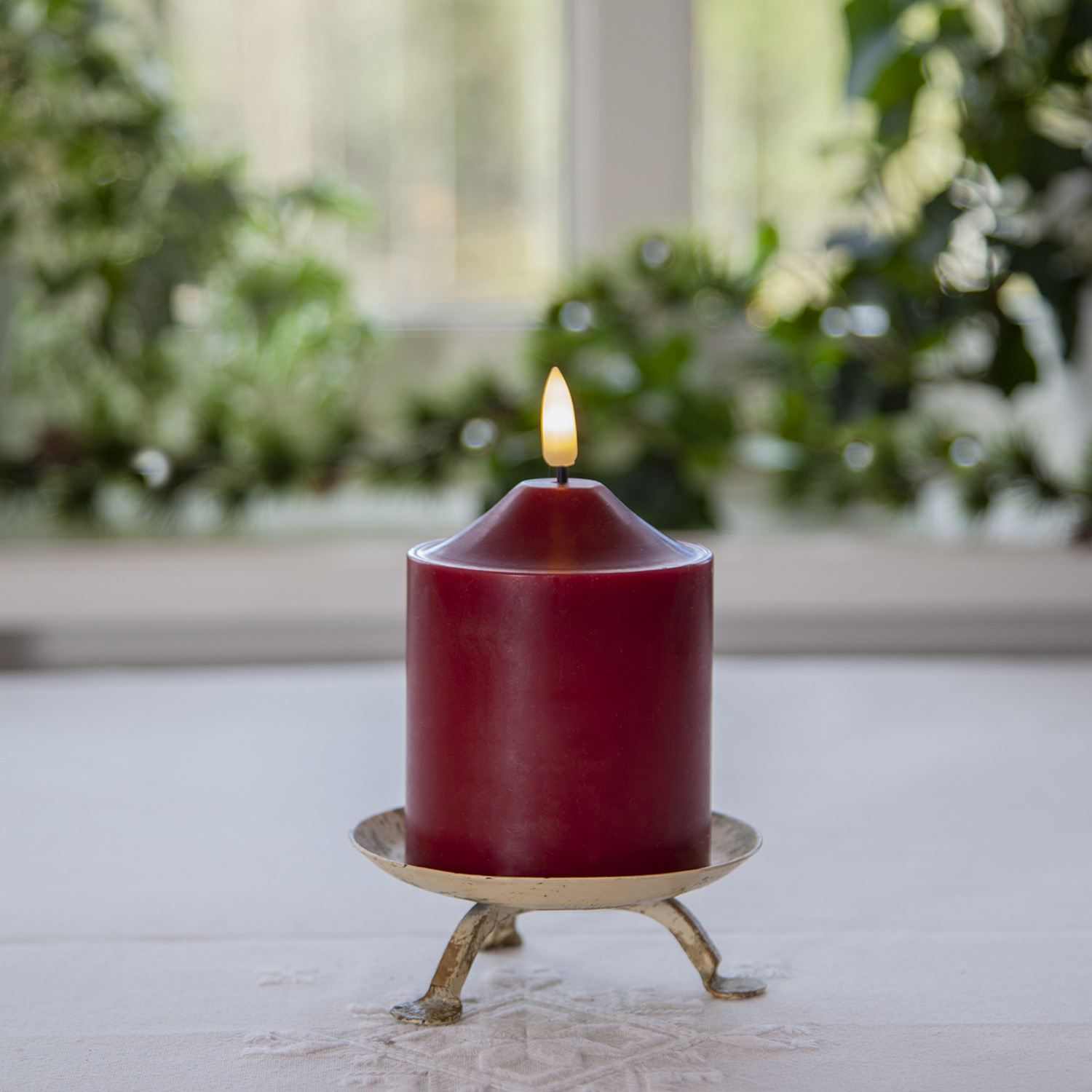 LED Stumpenkerze Flamme - Echtwachs - warmweiße 3D Flamme - H: 12cm - Batteriebetrieb - Timer - rot LED Stumpenkerze Flamme - Echtwachs - warmweiße 3D Flamme - H: 12cm - Batteriebetrieb - Timer - rot