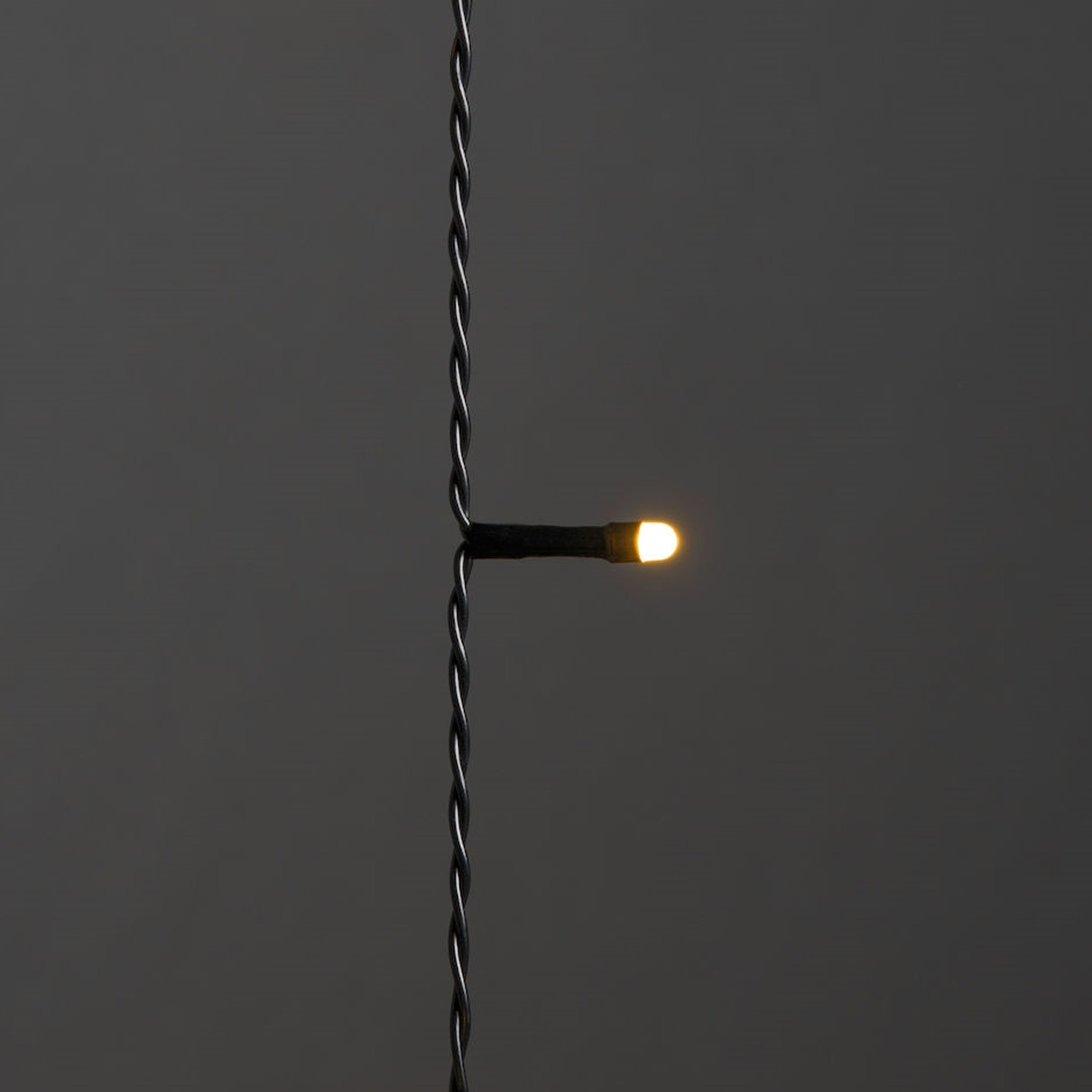 LED Baummantel Lichterkette - 8 Stränge á 30 bernsteinfarbene LED - Timer - Glimmereffekt - außen