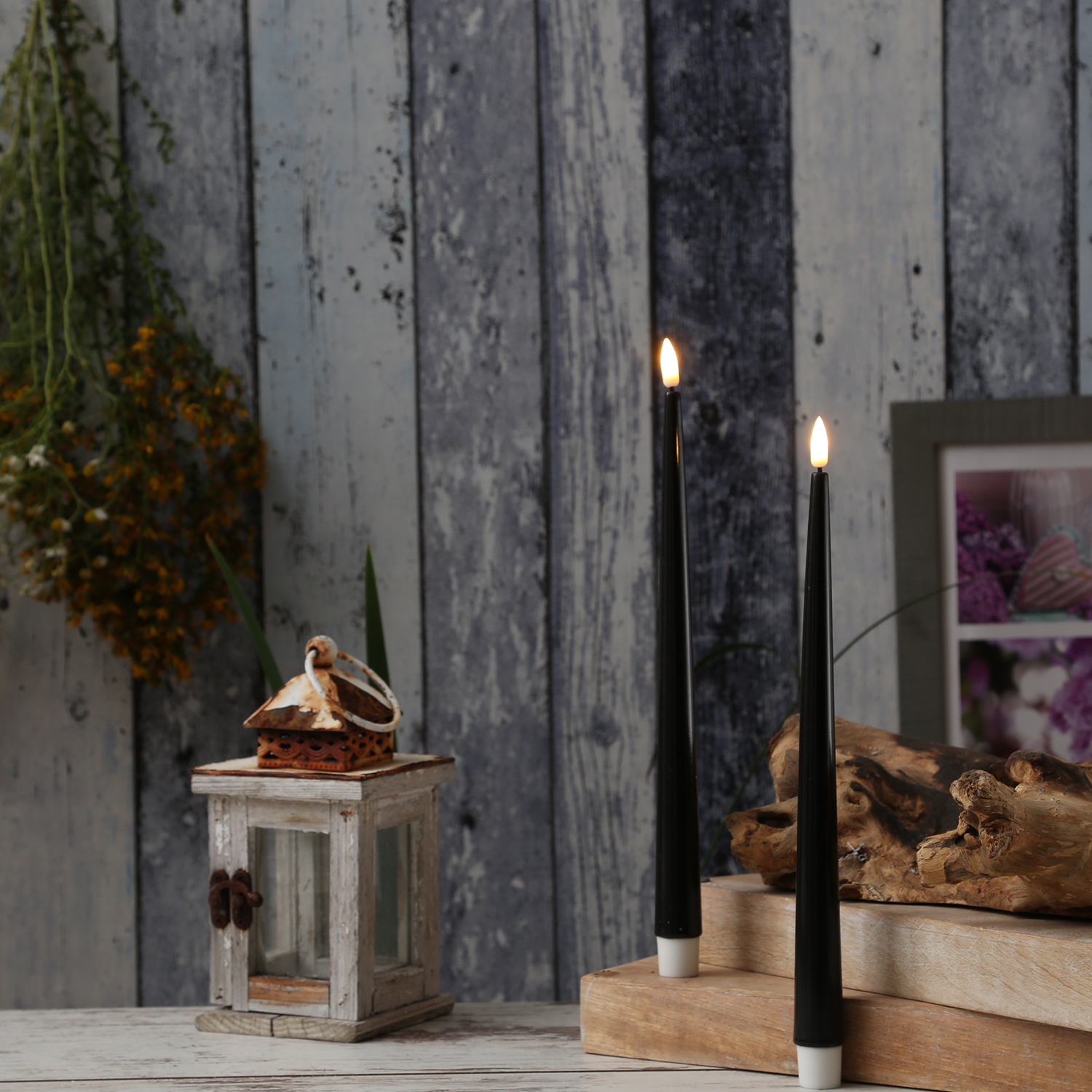 LED Stabkerzen ELLA - Echtwachs - realistische 3D Flamme - H: 28cm - schwarz - 2 Stück LED Stabkerzen ELLA - Echtwachs - realistische 3D Flamme - H: 28cm - schwarz - 2 Stück