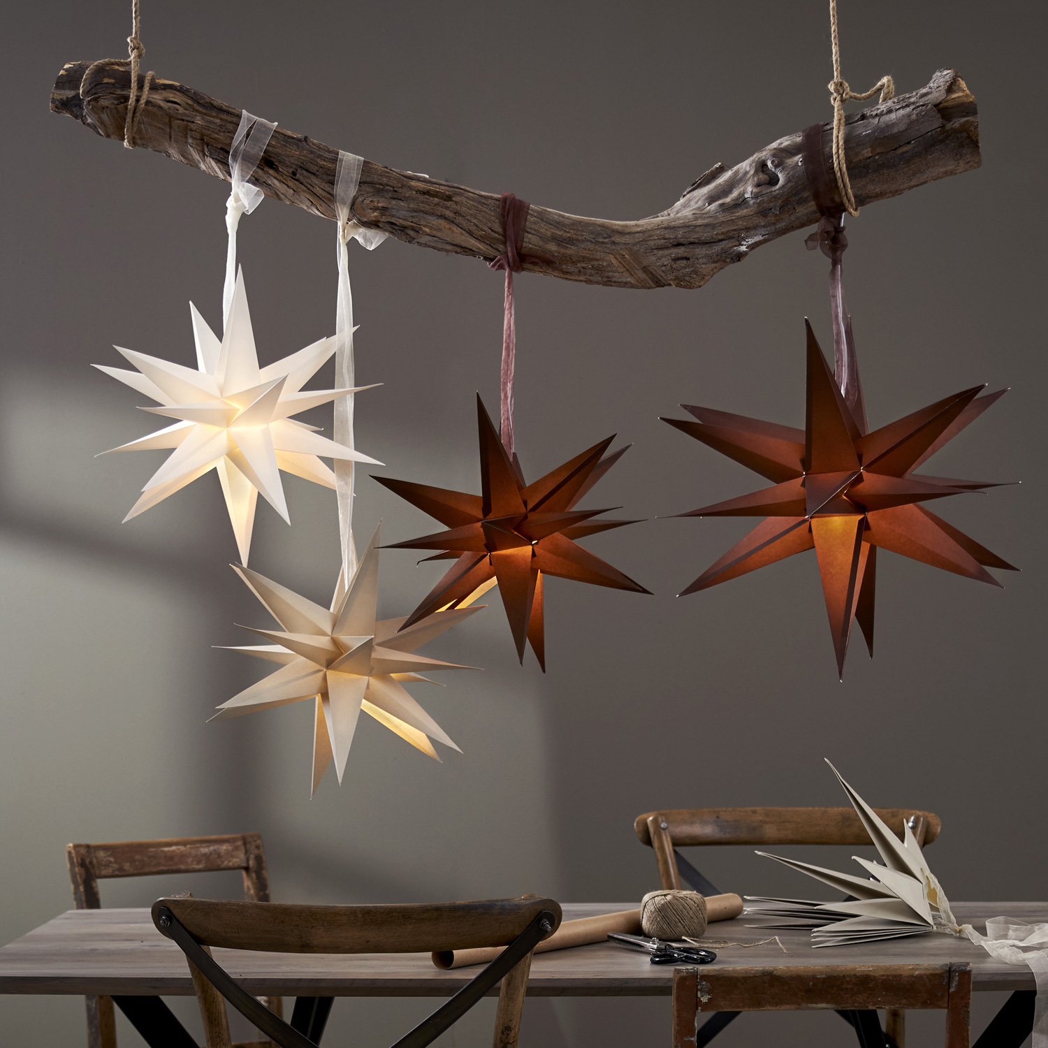 Papierstern DECEMBER - 3D Stern mit Dekoband - hängend - 18-zackig - D: 45cm - braun Papierstern DECEMBER - 3D Stern mit Dekoband - hängend - 18-zackig - D: 45cm - braun