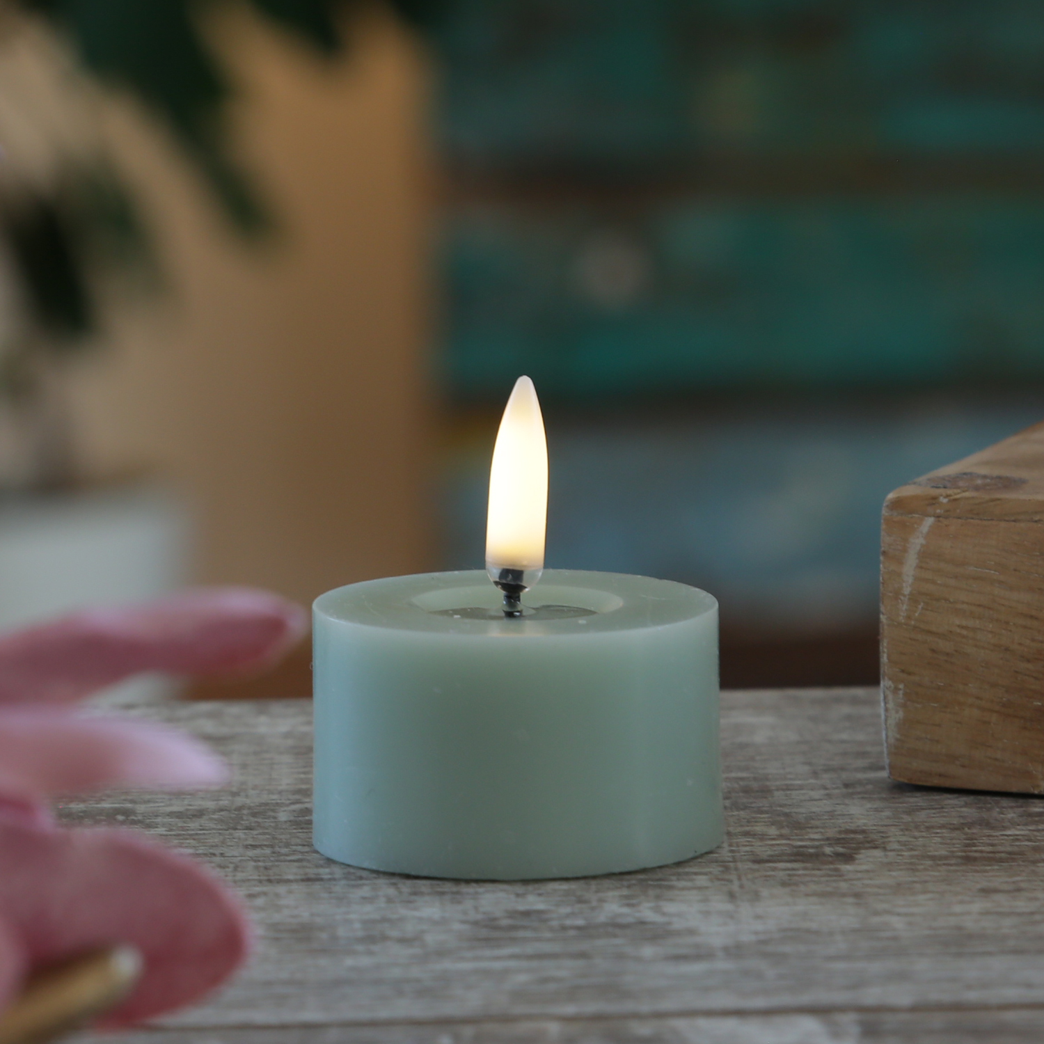 LED Mini Kerze/Teelicht THEA - Echtwachs - Wachsspiegel - D: 5cm - H: 2,8cm - Timer - salbeigrün LED Mini Kerze/Teelicht THEA - Echtwachs - Wachsspiegel - D: 5cm - H: 2,8cm - Timer - salbeigrün