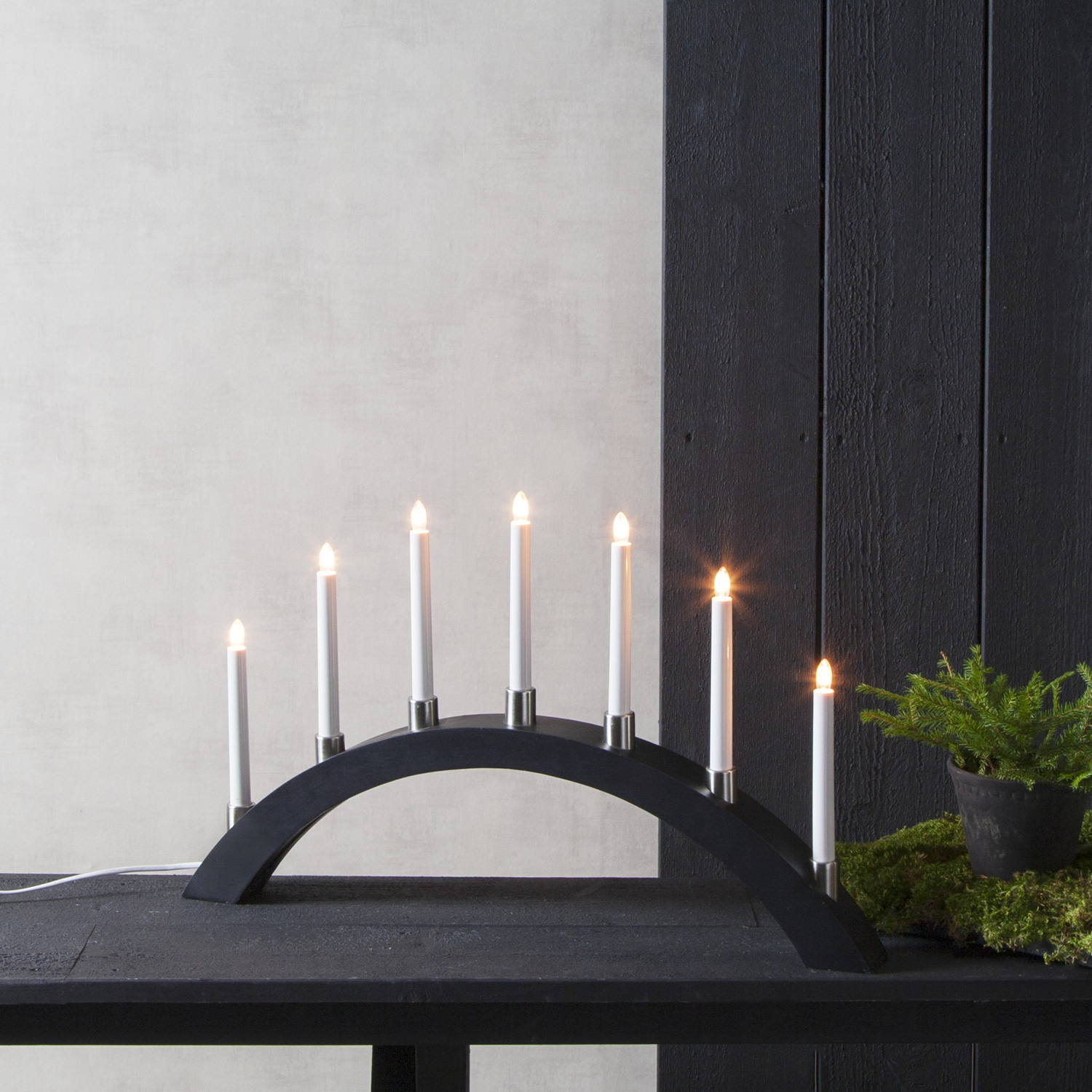 Lichterbogen TALL  - 7 warmweiße Glühlampen - L: 67cm, H: 40cm - Holz - Schalter - Schwarz