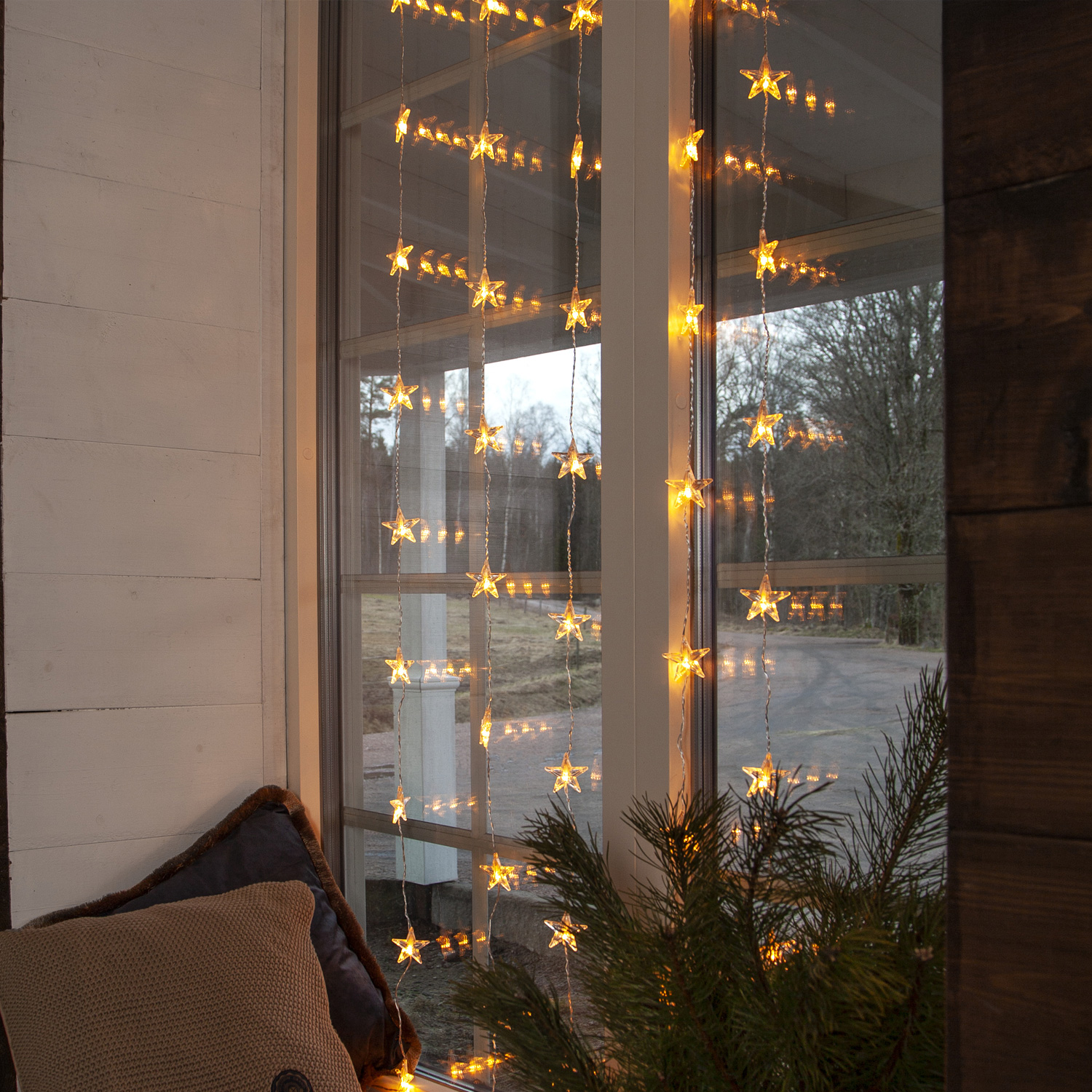 LED Lichtervorhang mit 50 Sternen - 50 warmweiße LED - 90x200cm - inkl. Trafo - für Innen LED Lichtervorhang mit 50 Sternen - 50 warmweiße LED - 90x200cm - inkl. Trafo - für Innen