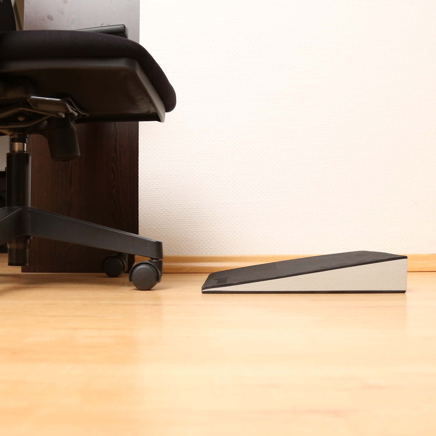 Keilkissen - Sitzkissen in Keilform - orthopädisches Sitzkissen und Fußkeil - Fußstütze