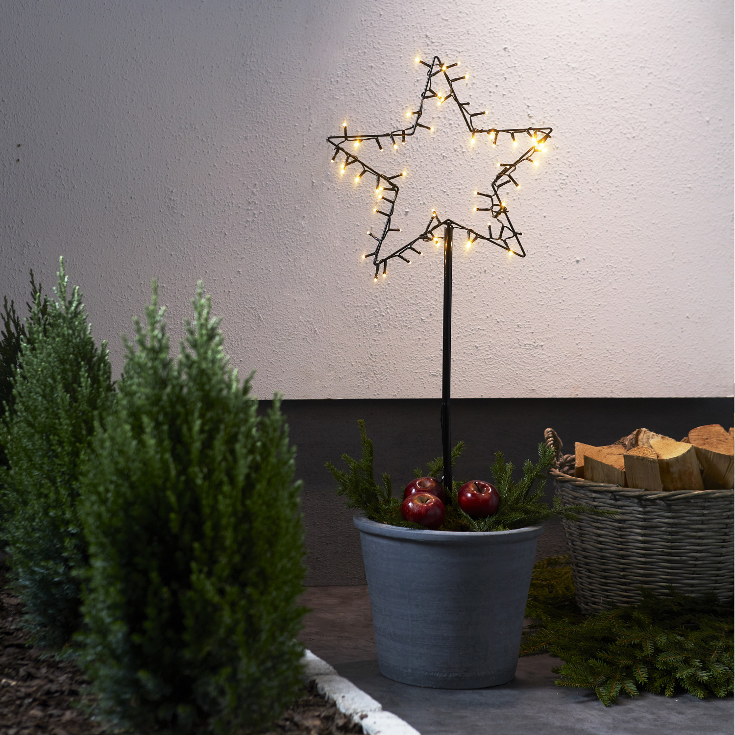 LED Lichterstern Spiky- stehend - H: 92cm - 60 warmweiße LED - Timer - Batterie - Outdoor - schwarz