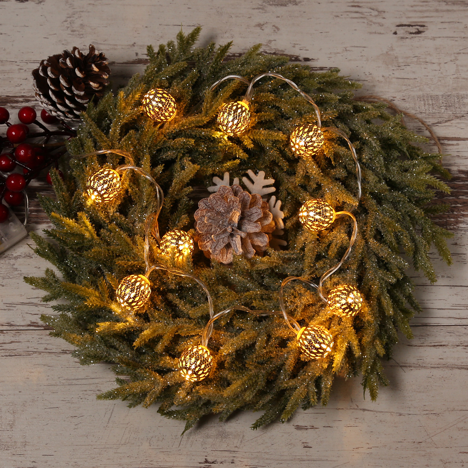 LED Dekolichterkette Metallkugeln - 10 warmweiße LED - D: 2,5cm - L: 0,9m - Batterie - gold LED Dekolichterkette Metallkugeln - 10 warmweiße LED - D: 2,5cm - L: 0,9m - Batterie - gold