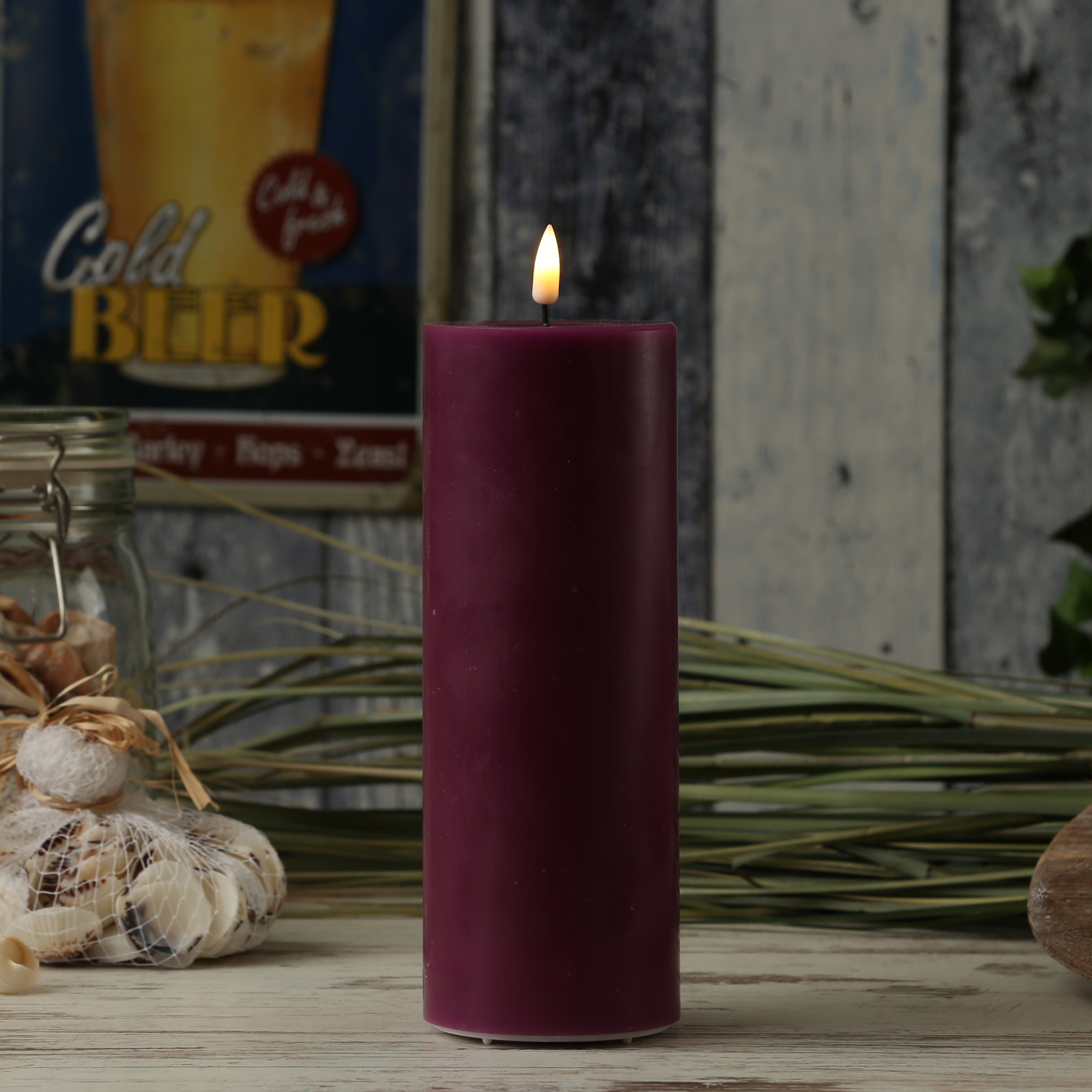 LED Stumpenkerze MIA - Echtwachs - realistische 3D Flamme - H: 20cm - D: 7,5cm - beere LED Stumpenkerze MIA - Echtwachs - realistische 3D Flamme - H: 20cm - D: 7,5cm - beere