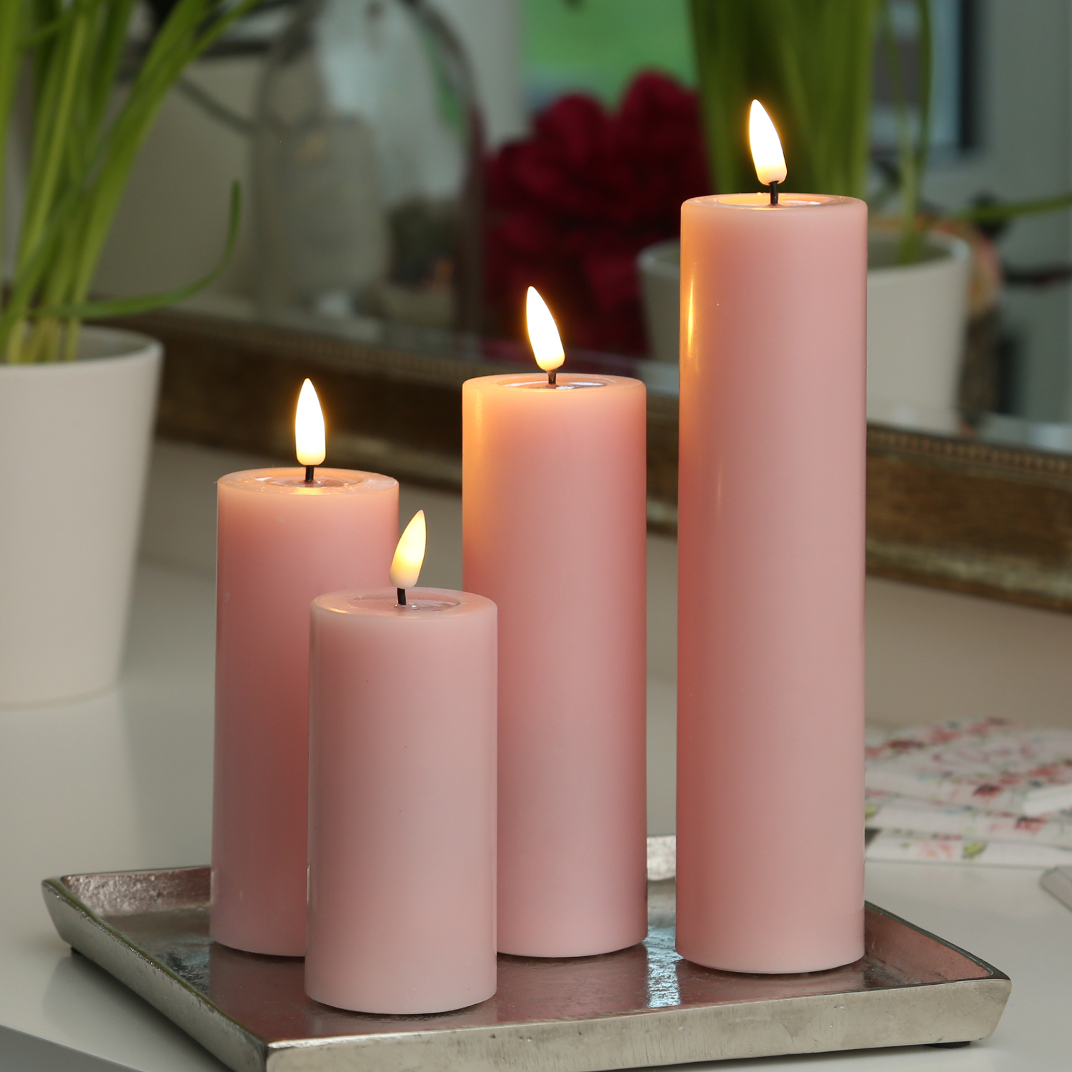 LED Stumpenkerze MIA - Echtwachs - realistische 3D Flamme - H: 15cm D: 5cm - Batterie - rosa LED Stumpenkerze MIA - Echtwachs - realistische 3D Flamme - H: 15cm D: 5cm - Batterie - rosa