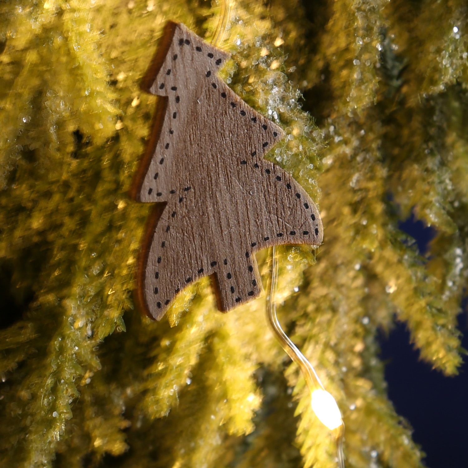 LED Lichterkette Holztannen - 10 warmweiße LED - L: 0,90m - Batteriebetrieb - für Innen - natur LED Lichterkette Holztannen - 10 warmweiße LED - L: 0,90m - Batteriebetrieb - für Innen - natur