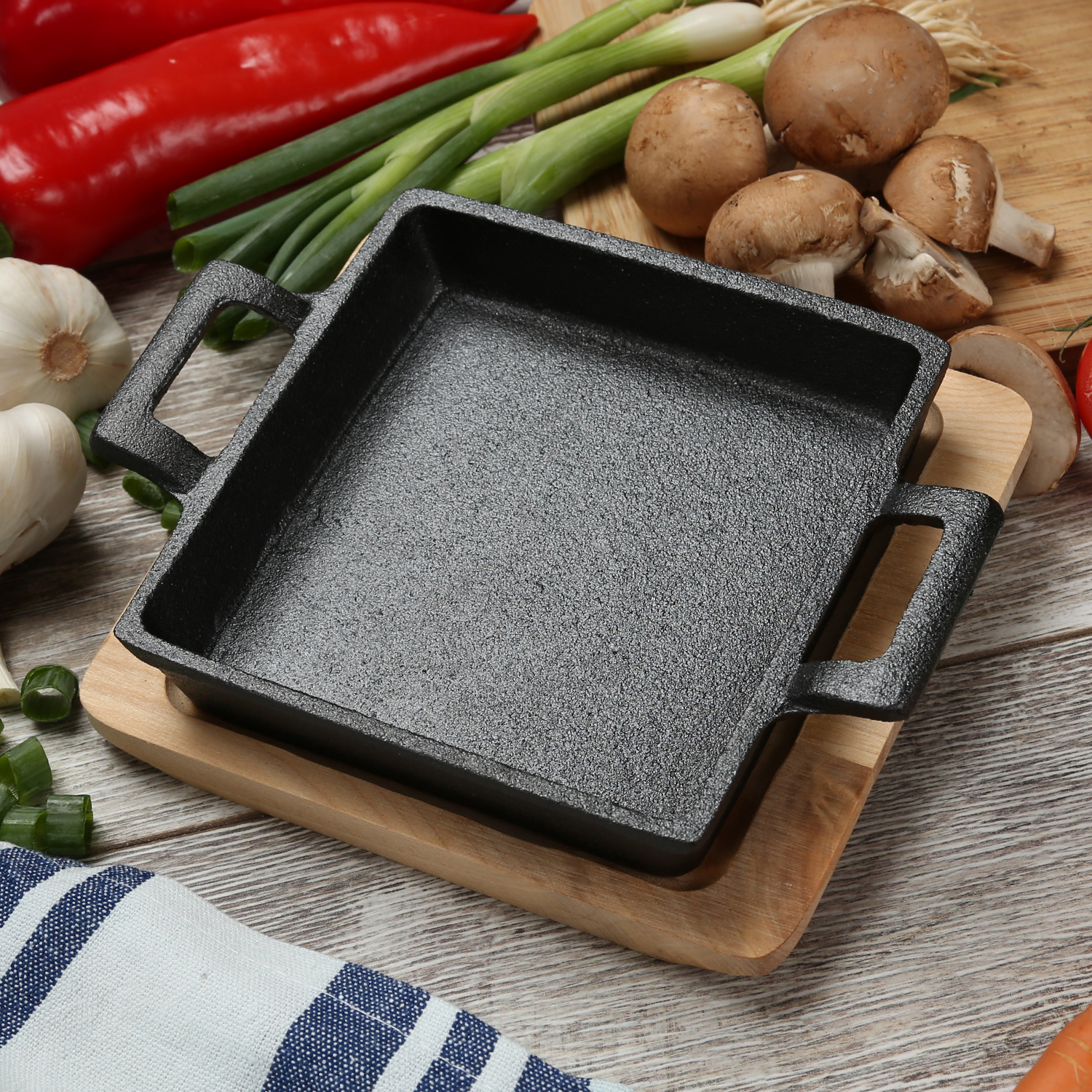 Feuerpfännchen 14x14 cm mit 2 Henkel - Gusspfanne aus hochwertigem Gusseisen - Servierpfanne