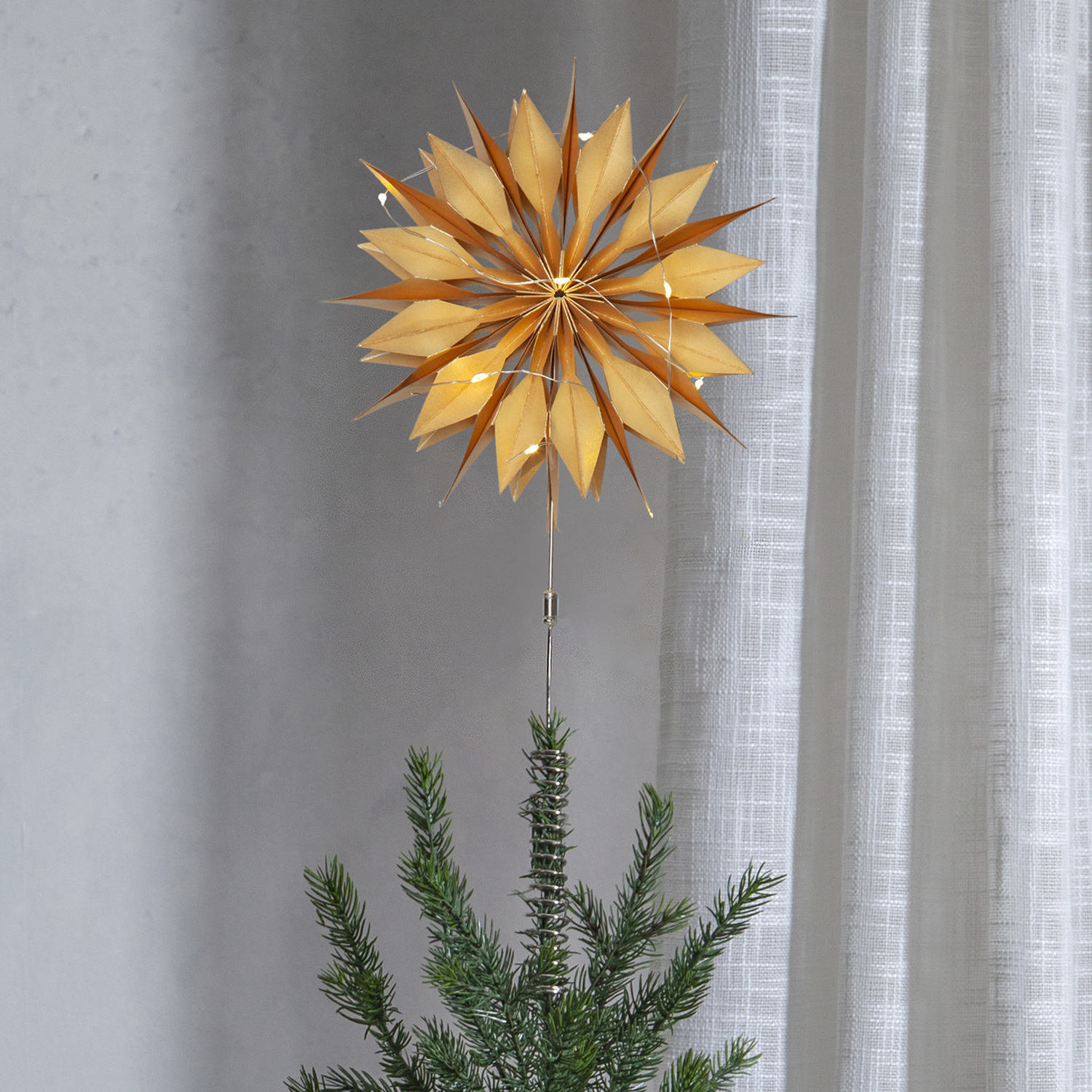 LED Baumspitze Papierstern MELLI -  10 warmweiße LED - H: 43cm - D: 20cm - Timer - Batterie - gold LED Baumspitze Papierstern MELLI -  10 warmweiße LED - H: 43cm - D: 20cm - Timer - Batterie - gold