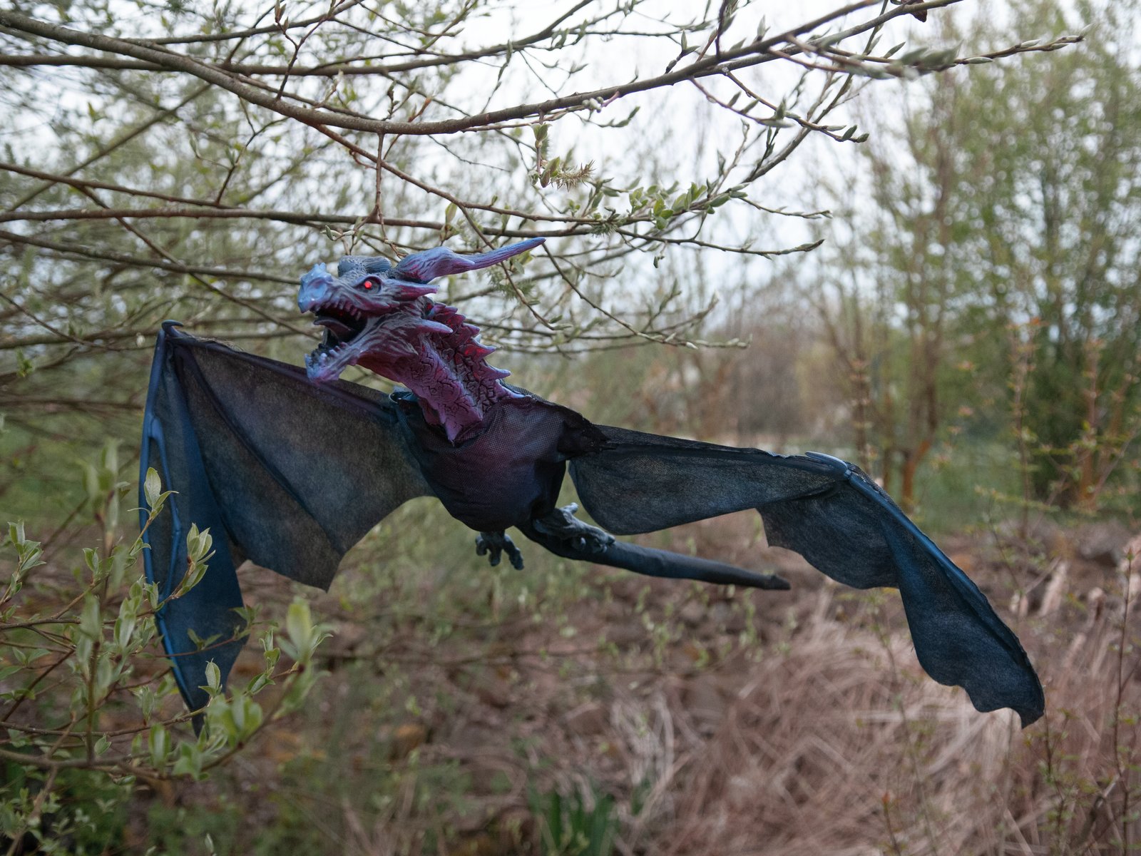 FLYING DRAGON - animierte Halloween Dekoration mit Licht- und Geräuscheffekten - 120cm - Sensor