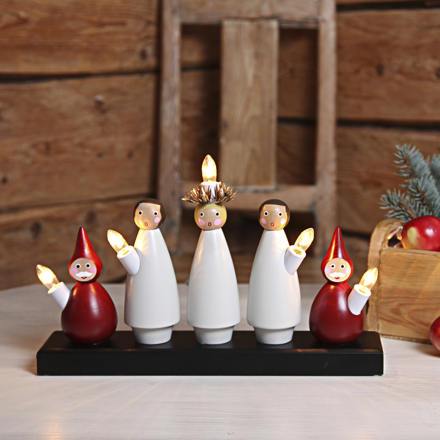 Fensterleuchter "Lucia Chor" - 5flammig - warmweiße Glühlampen - H: 22cm, L. 33cm - Weiß/Rot Fensterleuchter "Lucia Chor" - 5flammig - warmweiße Glühlampen - H: 22cm, L. 33cm - Weiß/Rot