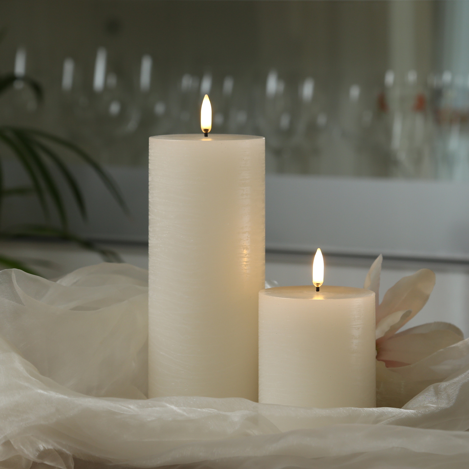 LED Kerze PIA - Rustik-Optik - Echtwachs - H: 10cm - D: 7,8cm - Timer - bis zu 1000 Std. - creme LED Kerze PIA - Rustik-Optik - Echtwachs - H: 10cm - D: 7,8cm - Timer - bis zu 1000 Std. - creme