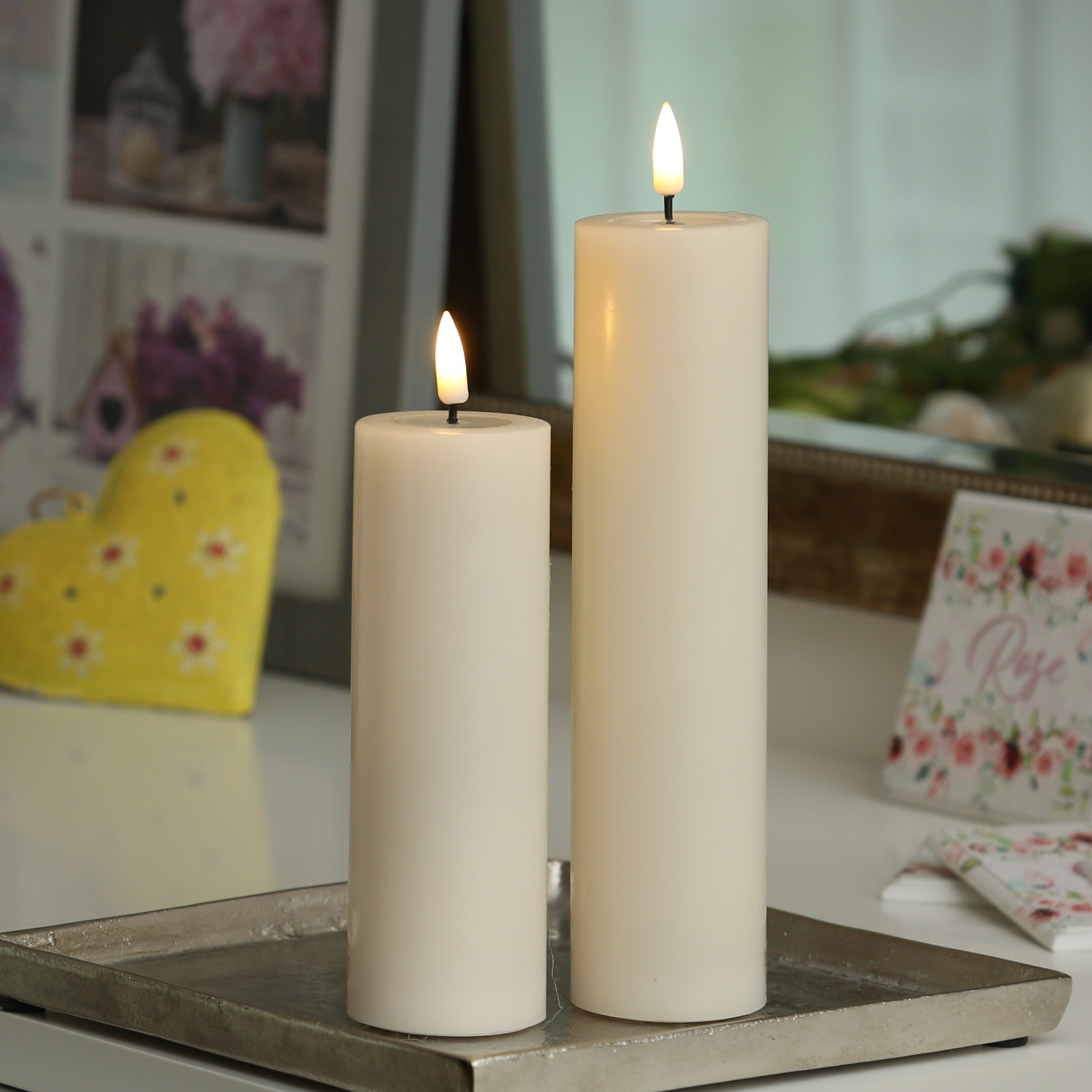 LED Stumpenkerze MIA - Echtwachs - realistische 3D Flamme - H: 20cm D: 5cm - Batterie - creme LED Stumpenkerze MIA - Echtwachs - realistische 3D Flamme - H: 20cm D: 5cm - Batterie - creme