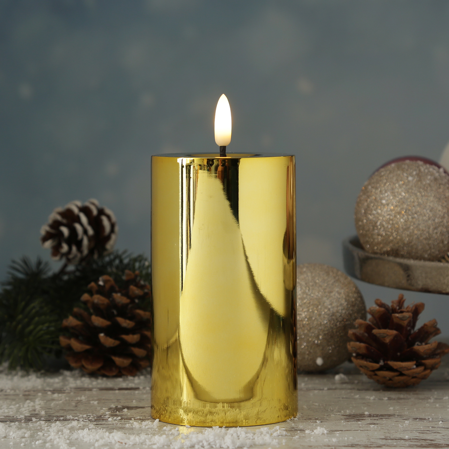 LED Kerze - Kunststoff - 3D Flamme - Timer - H: 15cm - D: 7,5cm - gold glänzend LED Kerze - Kunststoff - 3D Flamme - Timer - H: 15cm - D: 7,5cm - gold glänzend