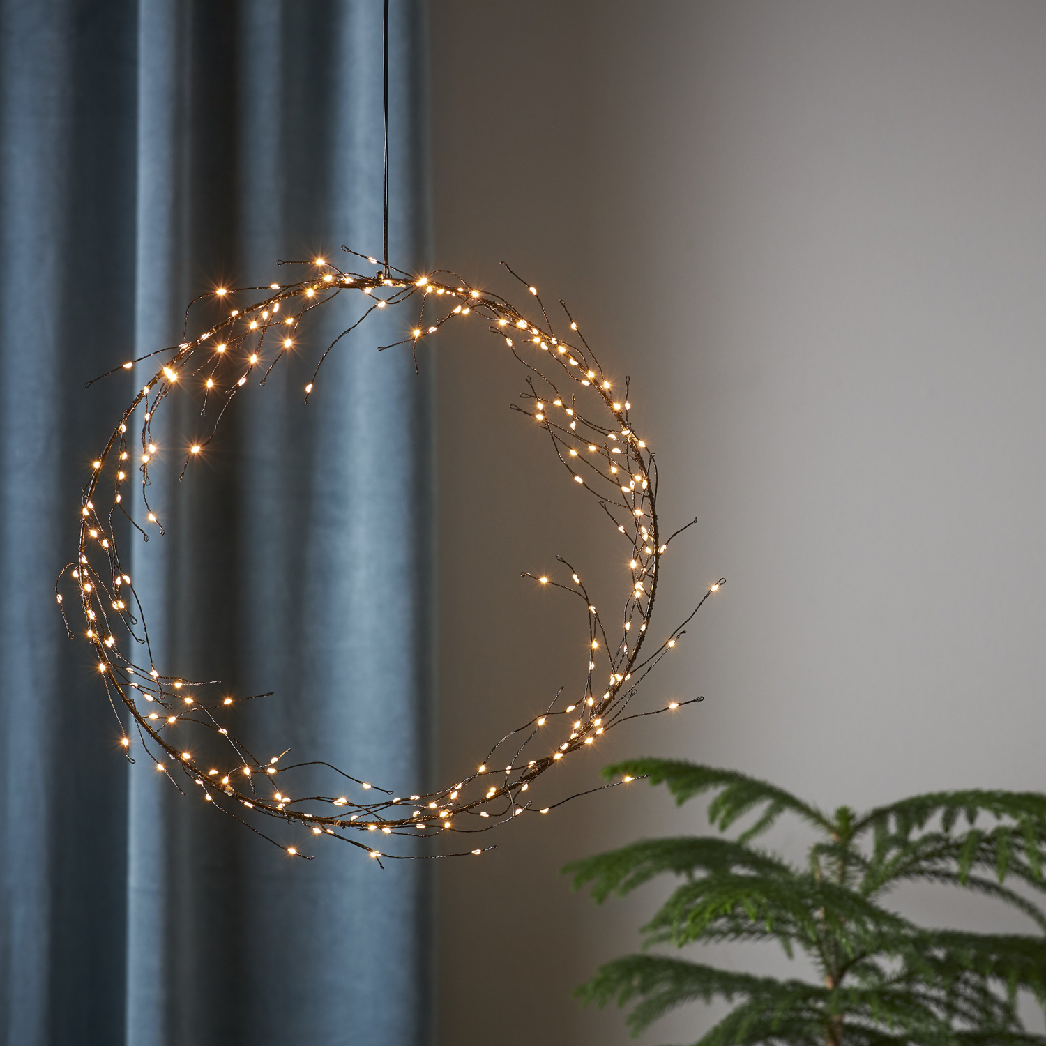 LED Kranz "Curly" - 200 warmweiße LED - D: 35cm - schwarz LED Kranz "Curly" - 200 warmweiße LED - D: 35cm - schwarz