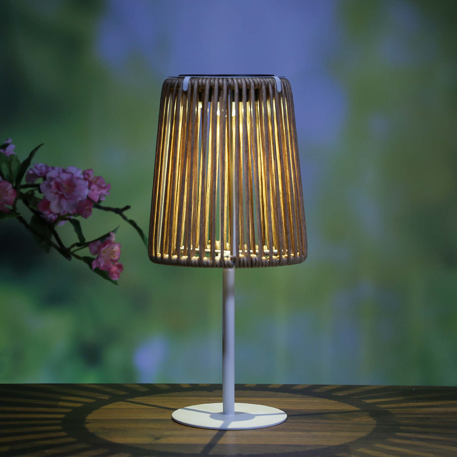 LED Solar Tischleuchte - mit Kunststoffseil - Korboptik - warmweiße LED - H: 19cm - Lichtsensor LED Solar Tischleuchte - mit Kunststoffseil - Korboptik - warmweiße LED - H: 19cm - Lichtsensor