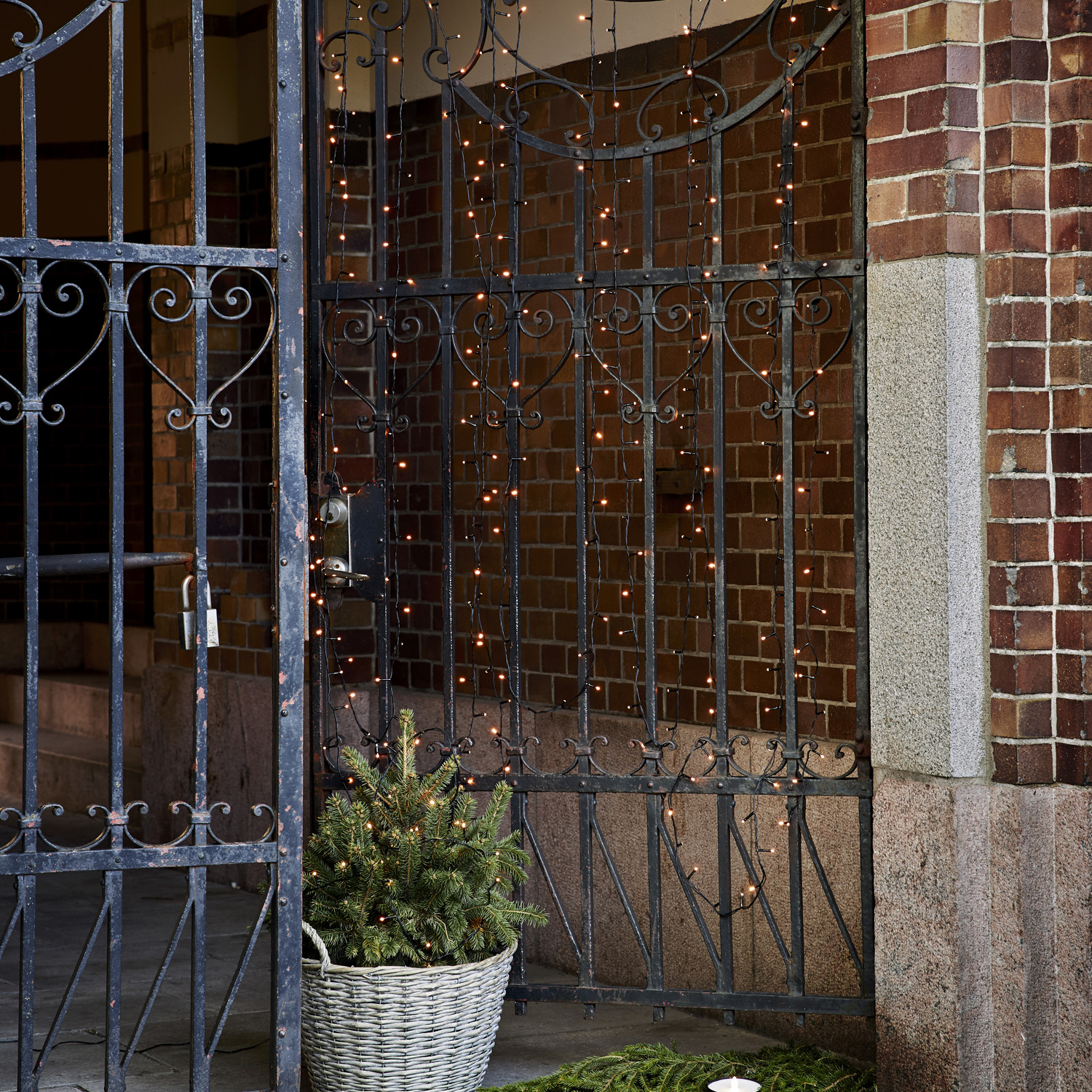 LED Lichterkette - Serie LED - outdoor - 80 ultra warmweiße LED - L: 5,6m - schwarzes Kabel LED Lichterkette - Serie LED - outdoor - 80 ultra warmweiße LED - L: 5,6m - schwarzes Kabel