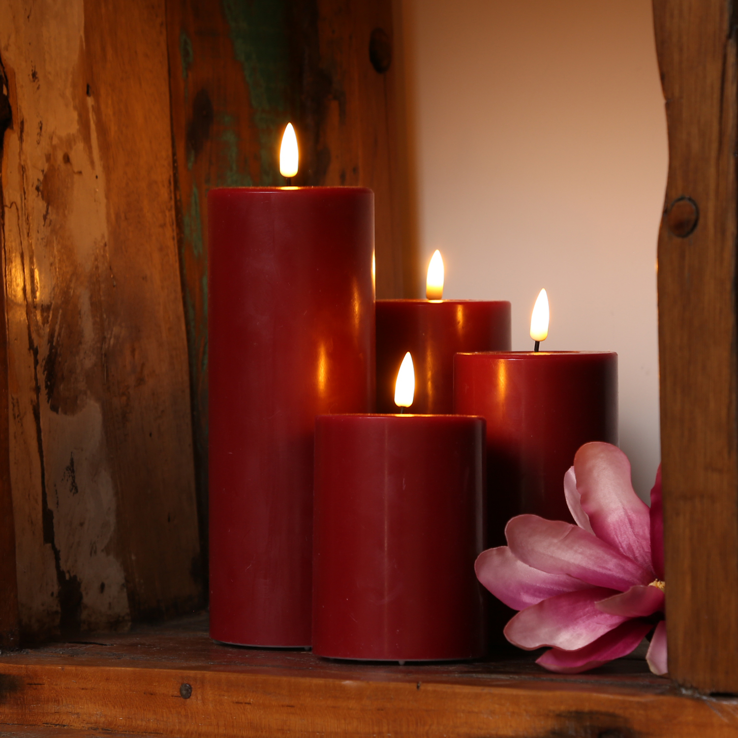 LED Stumpenkerze MIA - Echtwachs - realistische 3D Flamme - H: 12,5cm - Batteriebetrieb - weinrot LED Stumpenkerze MIA - Echtwachs - realistische 3D Flamme - H: 12,5cm - Batteriebetrieb - weinrot