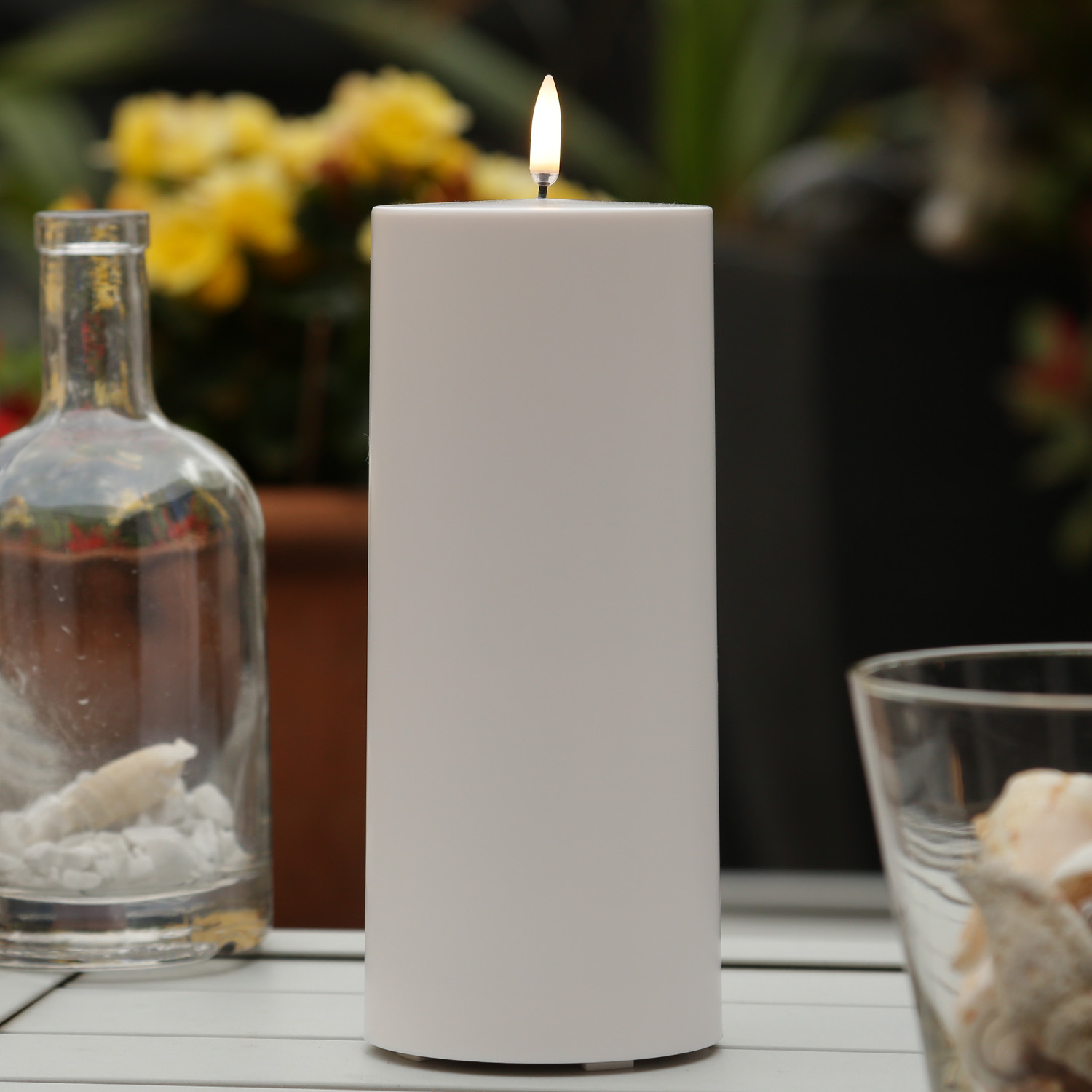 LED Kerze THEA - Kunststoff - Timer - H: 20cm - D: 8,4cm - bis zu 2500 Std.  - für Außen - weiß LED Kerze THEA - Kunststoff - Timer - H: 20cm - D: 8,4cm - bis zu 2500 Std.  - für Außen - weiß