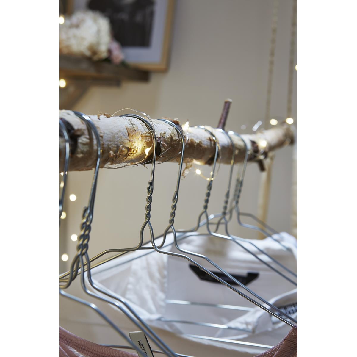 LED Drahtlichterkette "Dew Drop" - 100 weiße LED - silberner Draht - 5m - inkl. Trafo LED Drahtlichterkette "Dew Drop" - 100 weiße LED - silberner Draht - 5m - inkl. Trafo