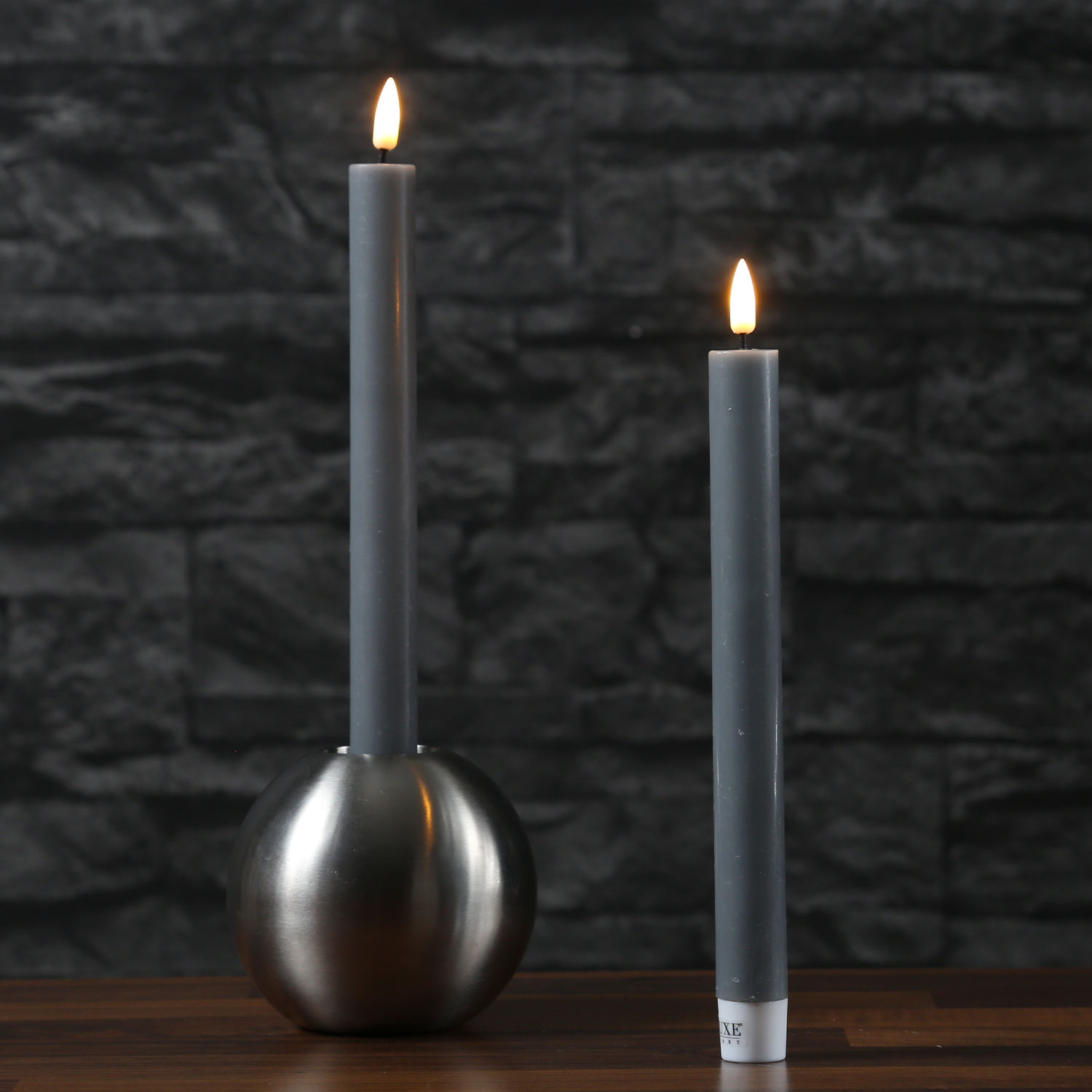 LED Stabkerzen MIA - Echtwachs - realistische 3D Flamme - H: 24cm - Batteriebetrieb - grau - 2 Stk. LED Stabkerzen MIA - Echtwachs - realistische 3D Flamme - H: 24cm - Batteriebetrieb - grau - 2 Stk