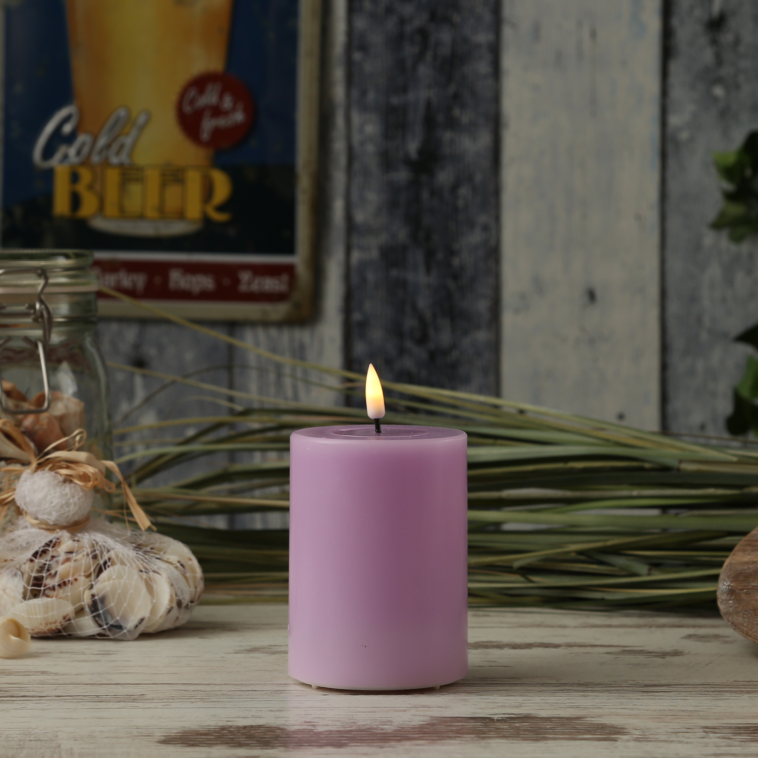 LED Stumpenkerze MIA - Echtwachs - realistische 3D Flamme - H: 10cm - D: 7,5cm - lavendel LED Stumpenkerze MIA - Echtwachs - realistische 3D Flamme - H: 10cm - D: 7,5cm - lavendel