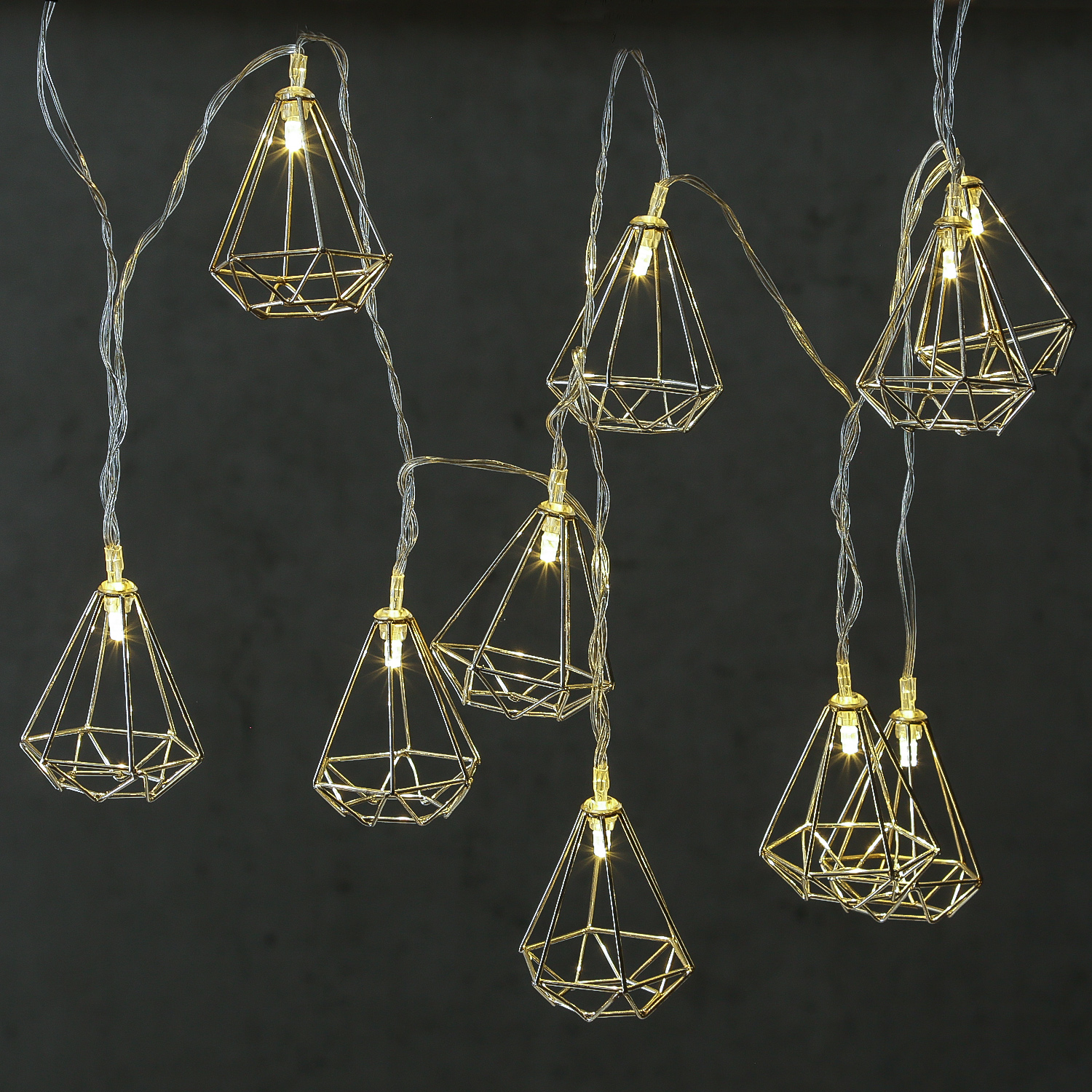 LED Lichterkette DIAMANT - 10 kleine beleuchtete Diamanten - Batterie - L: 1,6m - silber LED Lichterkette DIAMANT - 10 kleine beleuchtete Diamanten - Batterie - L: 1,6m - silber