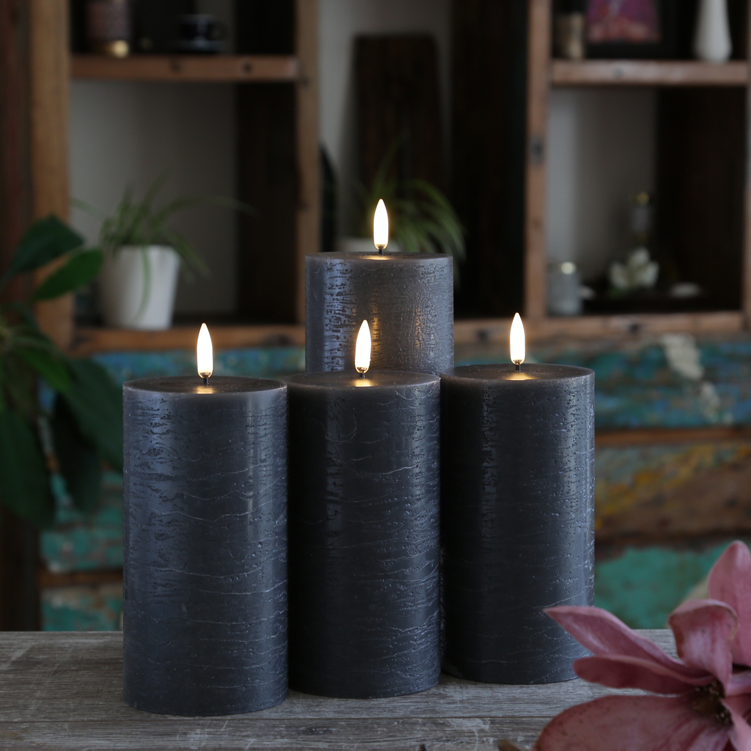 LED Kerzenset PIA - Rustik-Optik - H: 15cm - inkl. Batterien und Fernbedienung - grau - 4er Set LED Kerzenset PIA - Rustik-Optik - H: 15cm - inkl. Batterien und Fernbedienung - grau - 4er Set