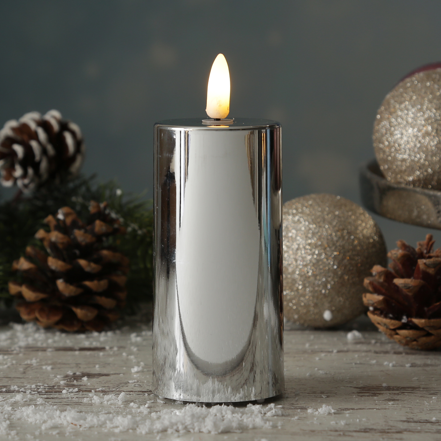 LED Kerze - Kunststoff - 3D Flamme - Timer - H: 12,5cm - D: 5cm - silber glänzend LED Kerze - Kunststoff - 3D Flamme - Timer - H: 12,5cm - D: 5cm - silber glänzend