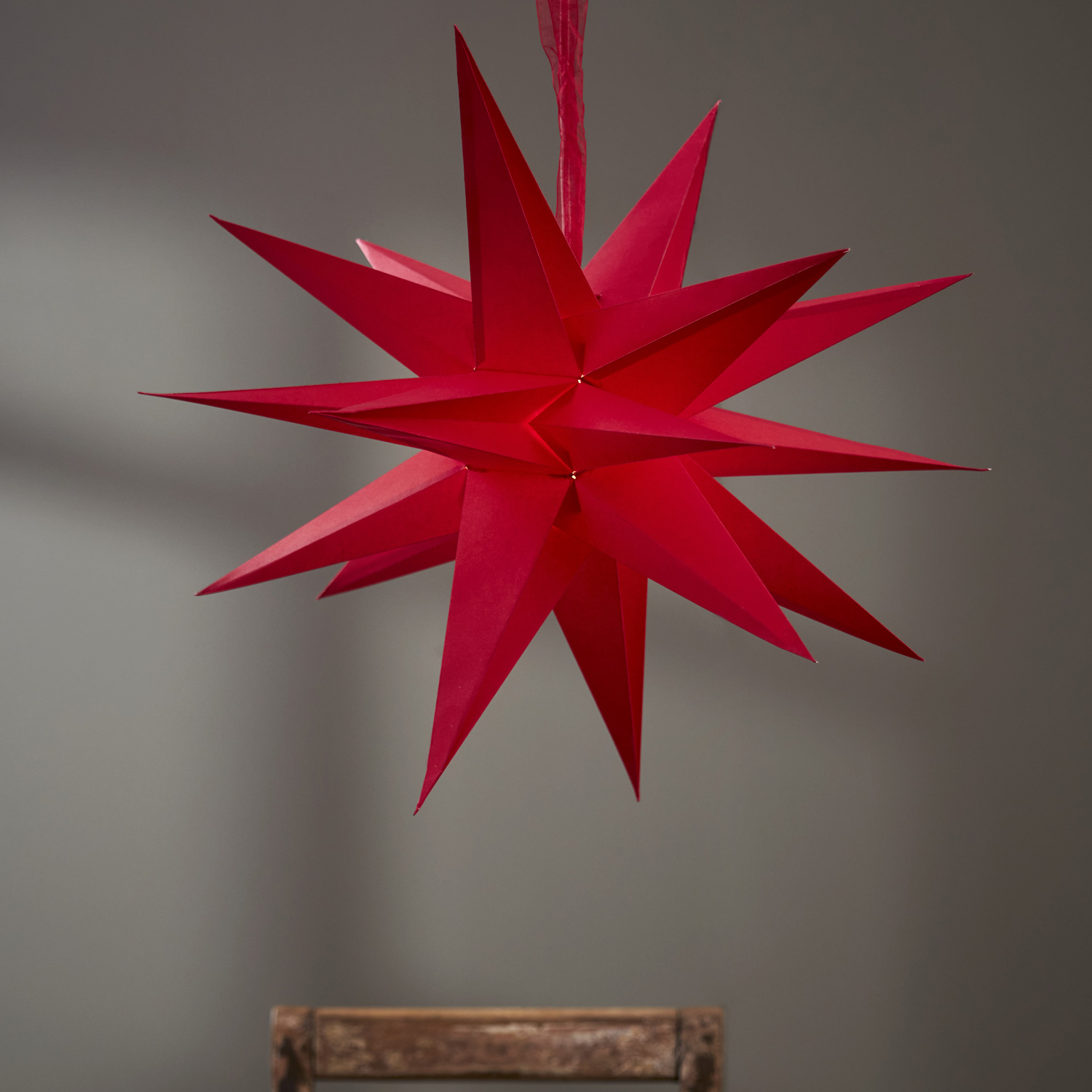 Papierstern DECEMBER - 3D Stern mit Dekoband - hängend - 18-zackig - D: 45cm - rot Papierstern DECEMBER - 3D Stern mit Dekoband - hängend - 18-zackig - D: 45cm - rot