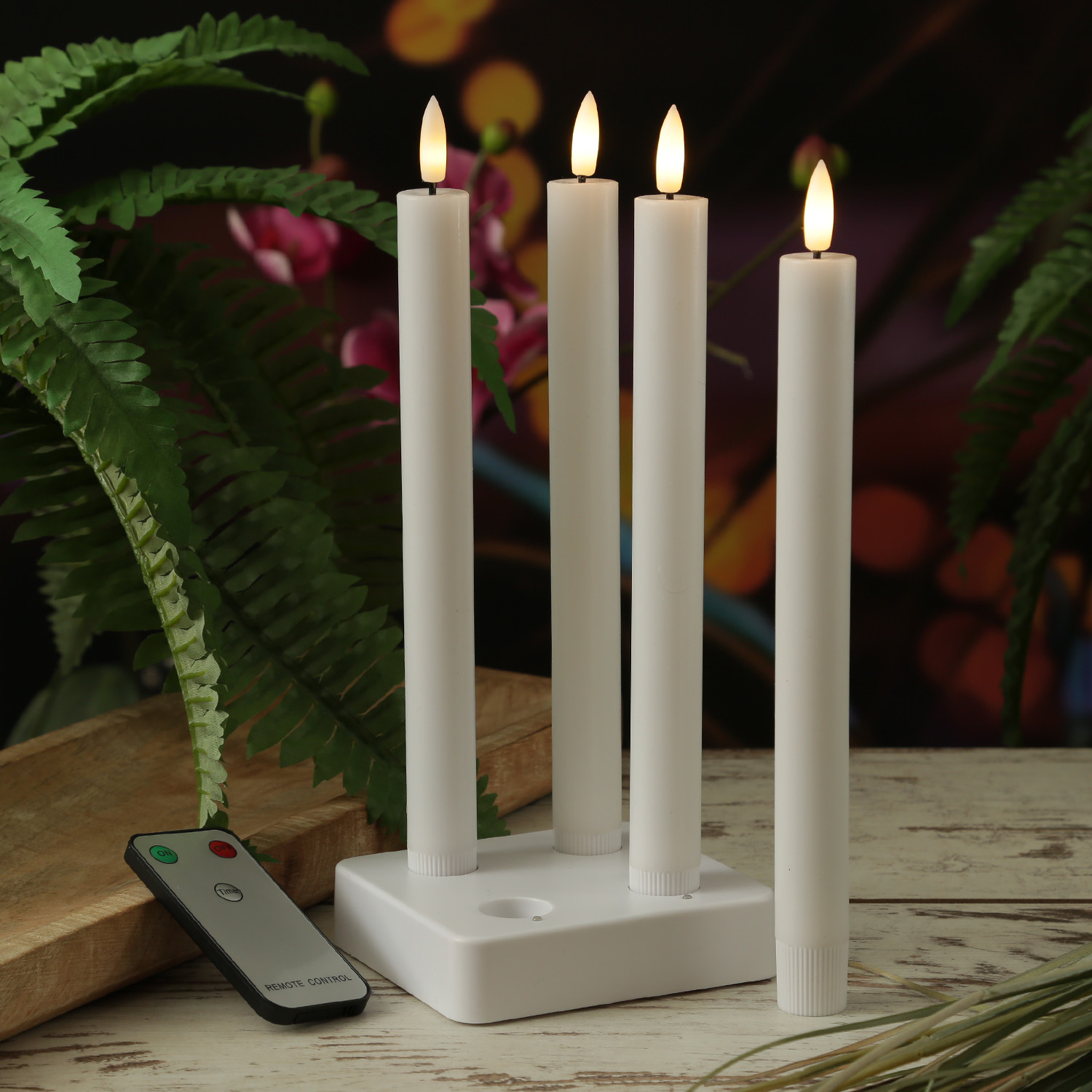 LED Stabkerzen LISA - Echtwachs - mit Ladestation - inkl. Fernbedienung - H: 25cm - weiß - 4er Set LED Stabkerzen LISA - Echtwachs - mit Ladestation - inkl. Fernbedienung - H: 25cm - weiß - 4er Set