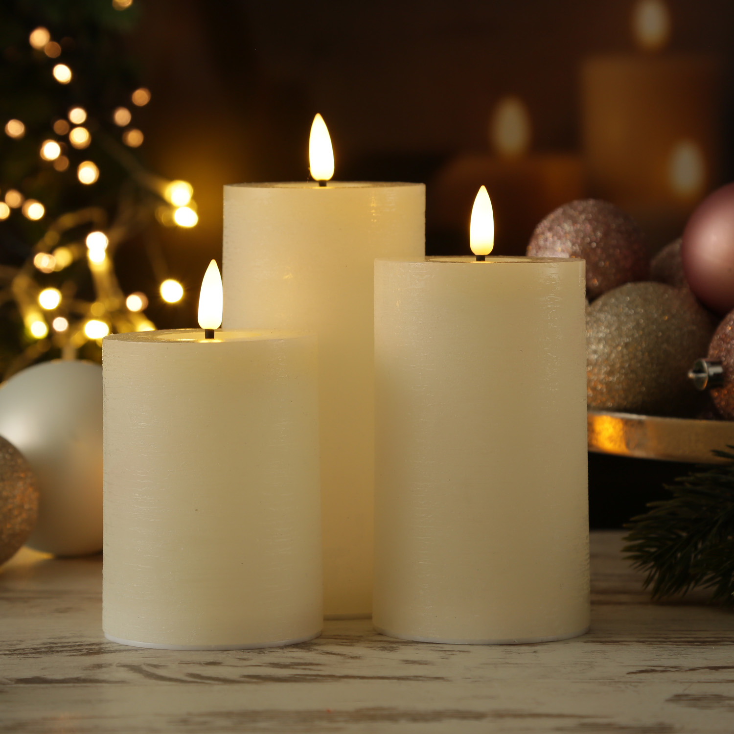 LED Kerzenset LISA - Rustik-Optik - Echtwachs - 3 Größen - mit Ladestation - creme - 3er Set LED Kerzenset LISA - Rustik-Optik - Echtwachs - 3 Größen - mit Ladestation - creme - 3er Set