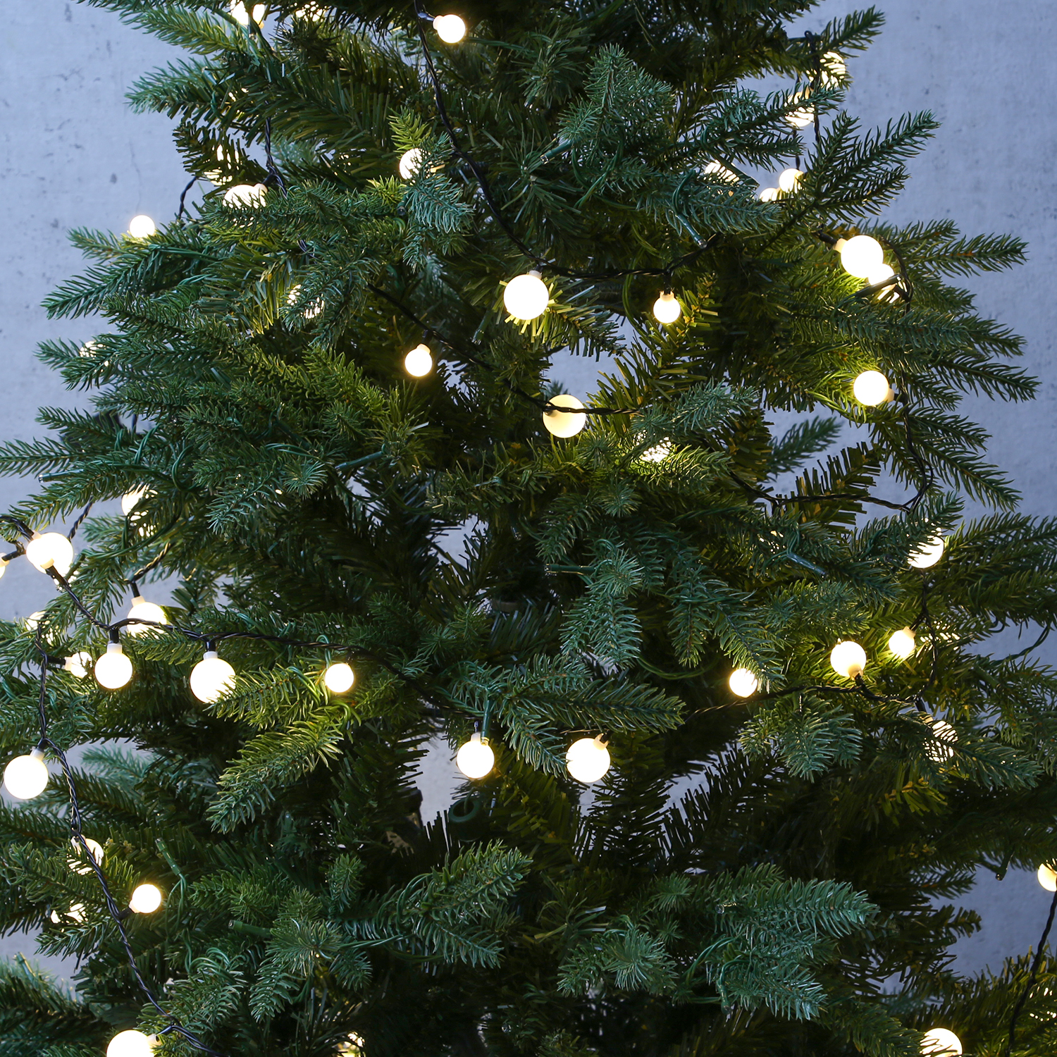 LED Lichterkette BERRY - 120 warmweiße opale Kugeln - 3 unterschiedliche Größen - L: 9m - für Außen LED Lichterkette BERRY - 120 warmweiße opale Kugeln - 3 unterschiedliche Größen - L: 9m - für Außen