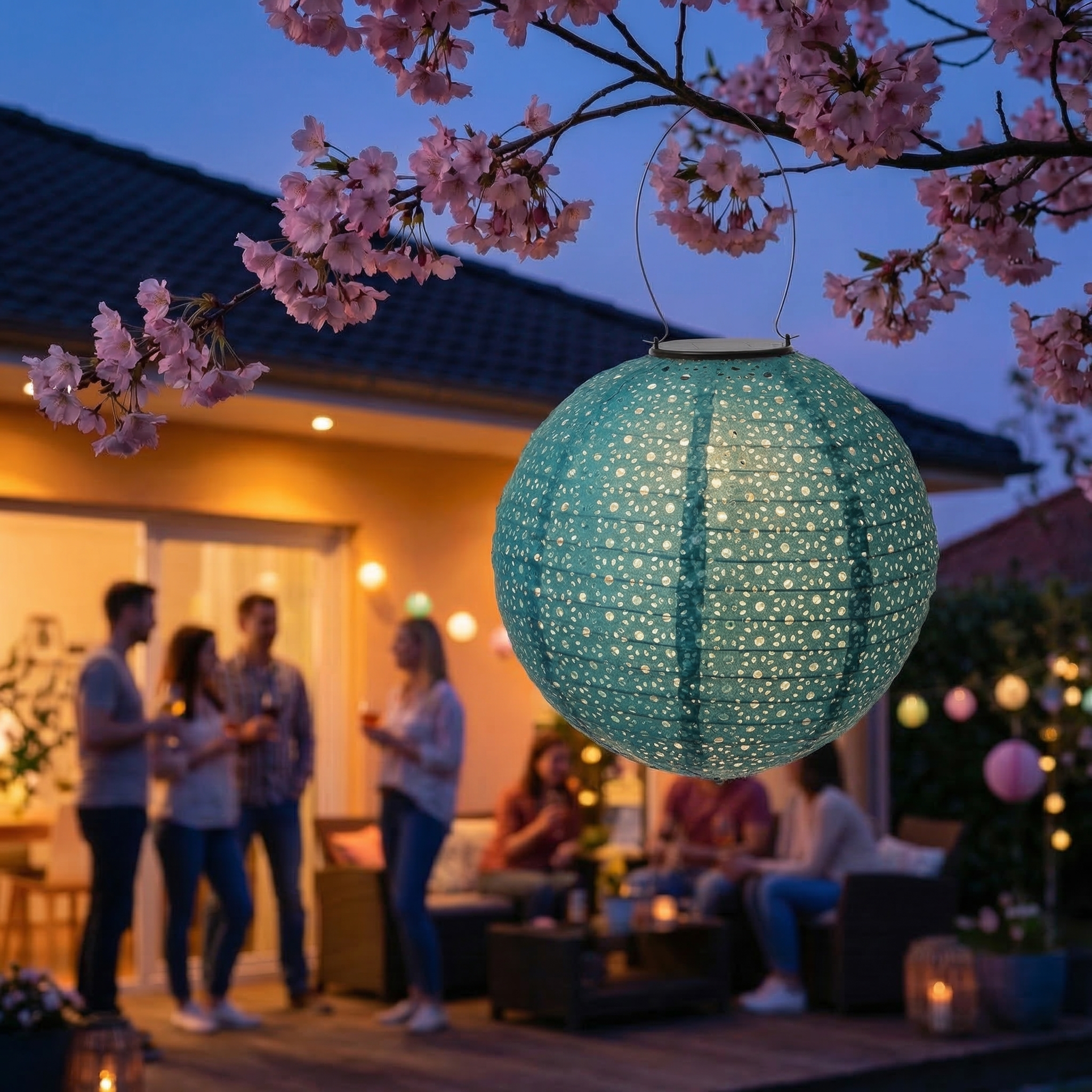 LED Solar Lampion - mit Blumenmuster - warmweiß - H: 25cm - D: 25cm - Lichtsensor - blau - 2er Set