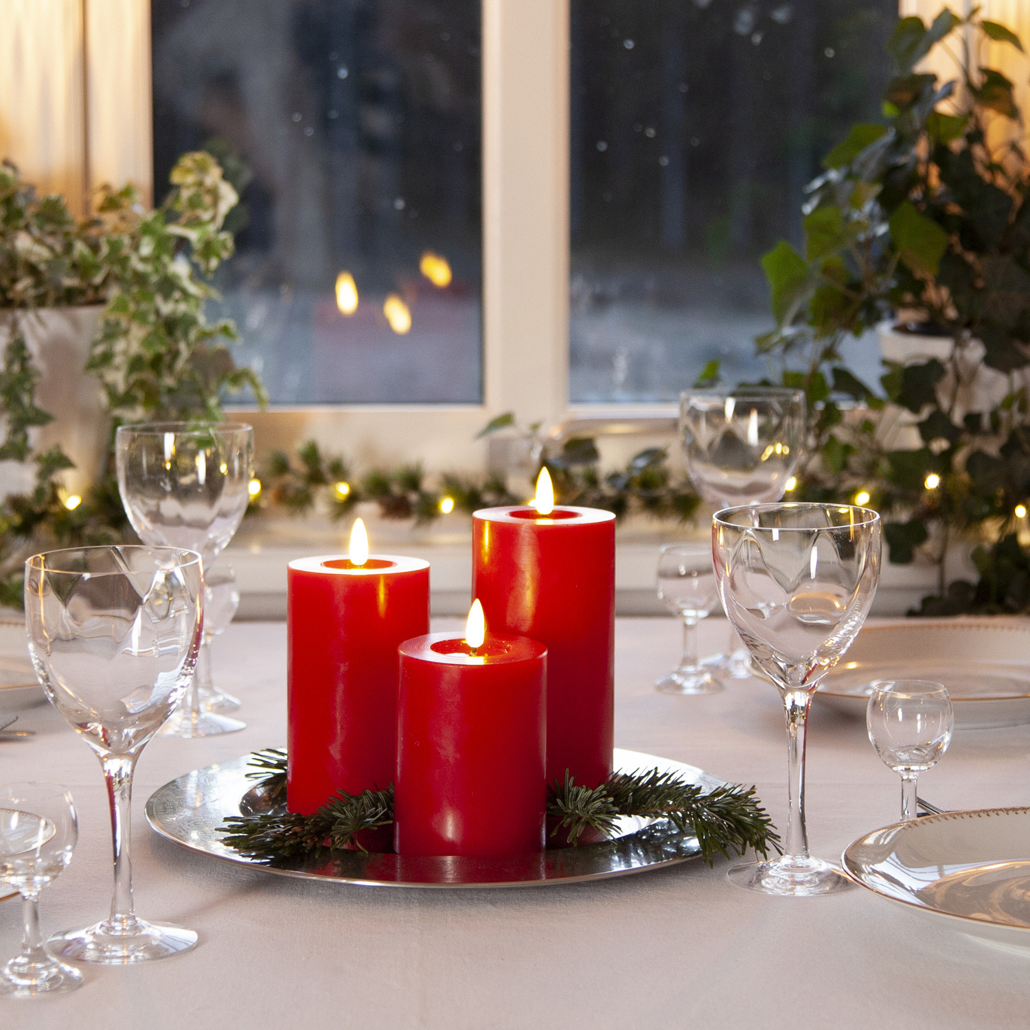 LED Stumpenkerze LINA - Echtwachs - realistische 3D Flamme - H: 15cm - Batterie - Timer - rot LED Stumpenkerze LINA - Echtwachs - realistische 3D Flamme - H: 15cm - Batterie - Timer - rot