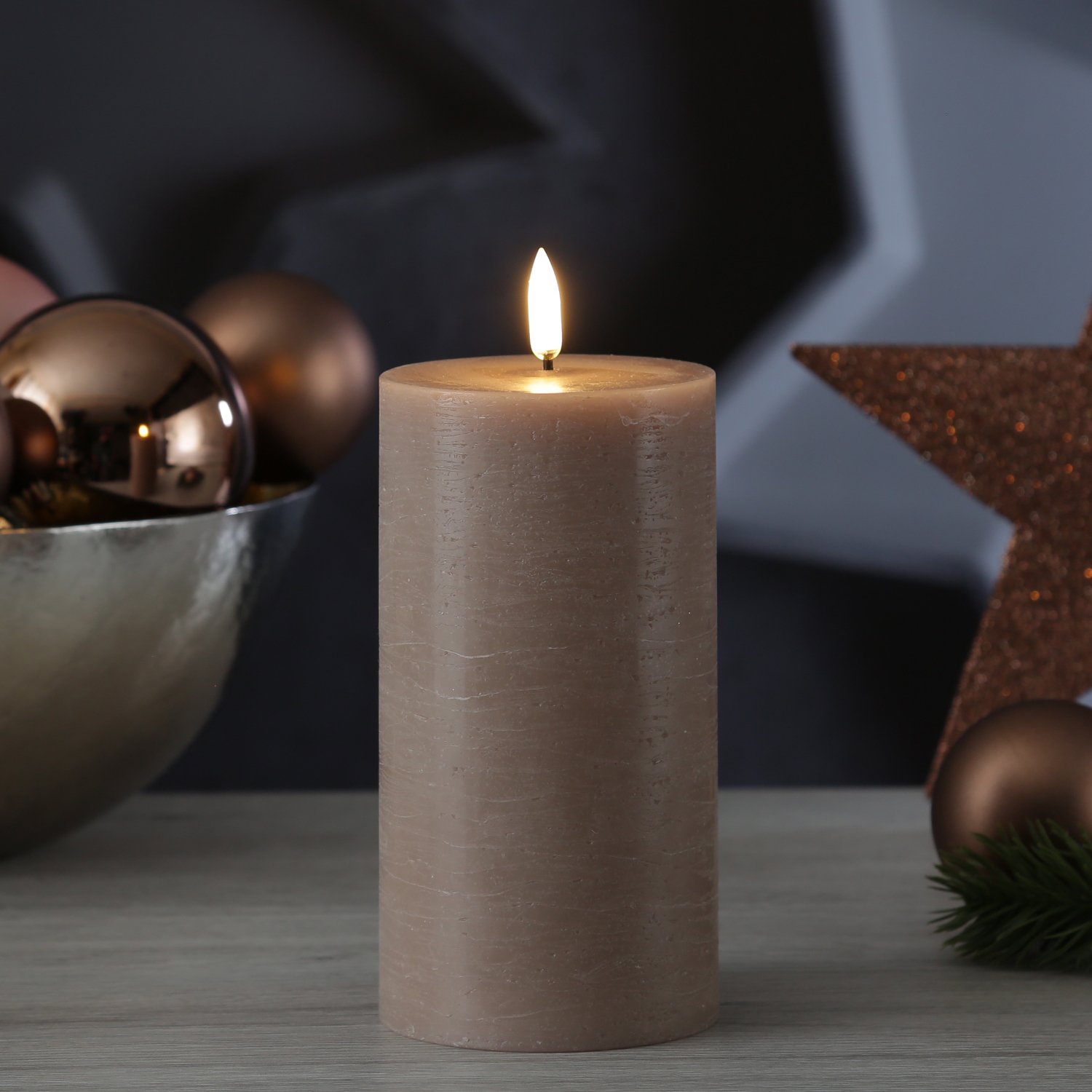 LED Kerze PIA - Rustik-Optik - Echtwachs - H: 15cm - D: 7,8cm - Timer - bis zu 1000 Std. - beige LED Kerze PIA - Rustik-Optik - Echtwachs - H: 15cm - D: 7,8cm - Timer - bis zu 1000 Std. - beige