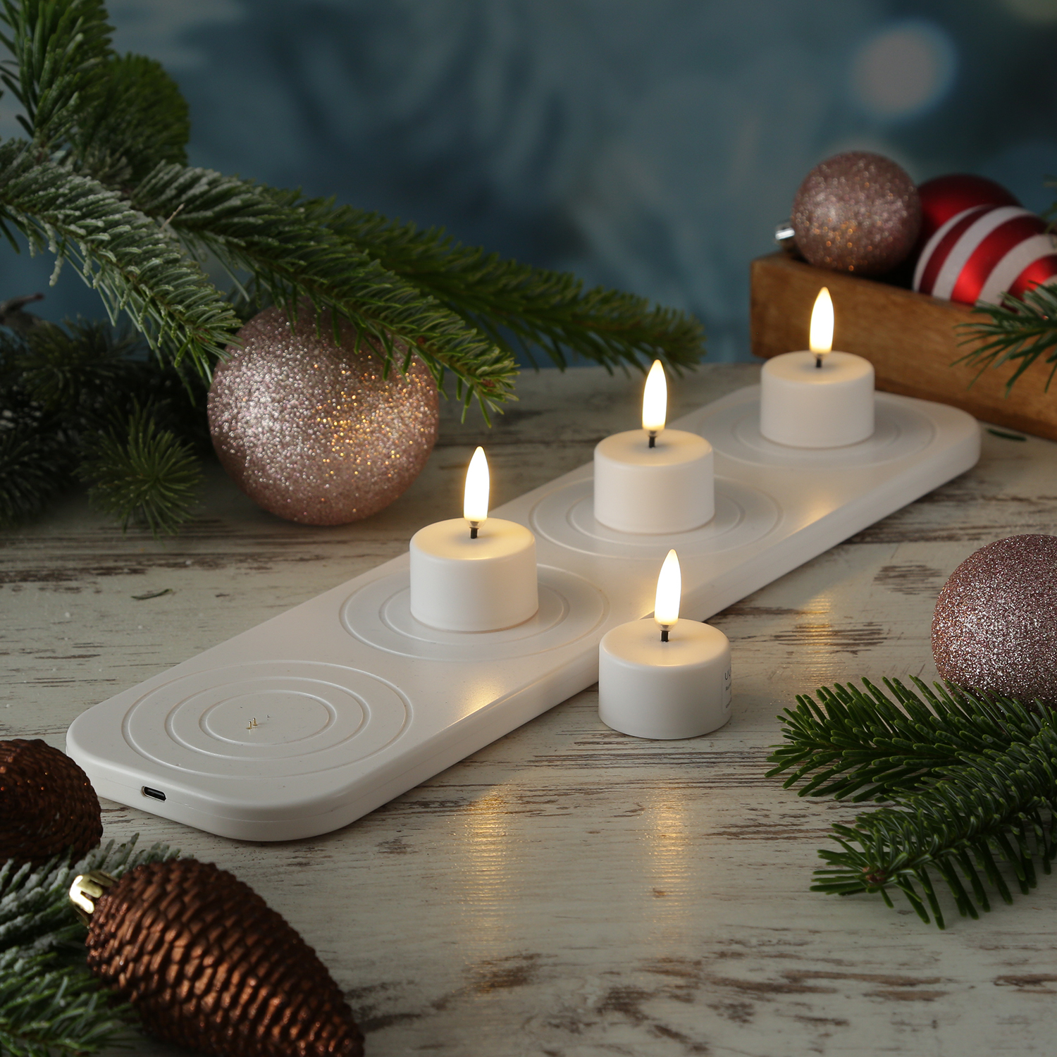 LED Mini Teelichter - 4 wiederaufladbare LED Teelichter mit Ladestation - Timer - für Außen LED Mini Teelichter - 4 wiederaufladbare LED Teelichter mit Ladestation - Timer - für Außen