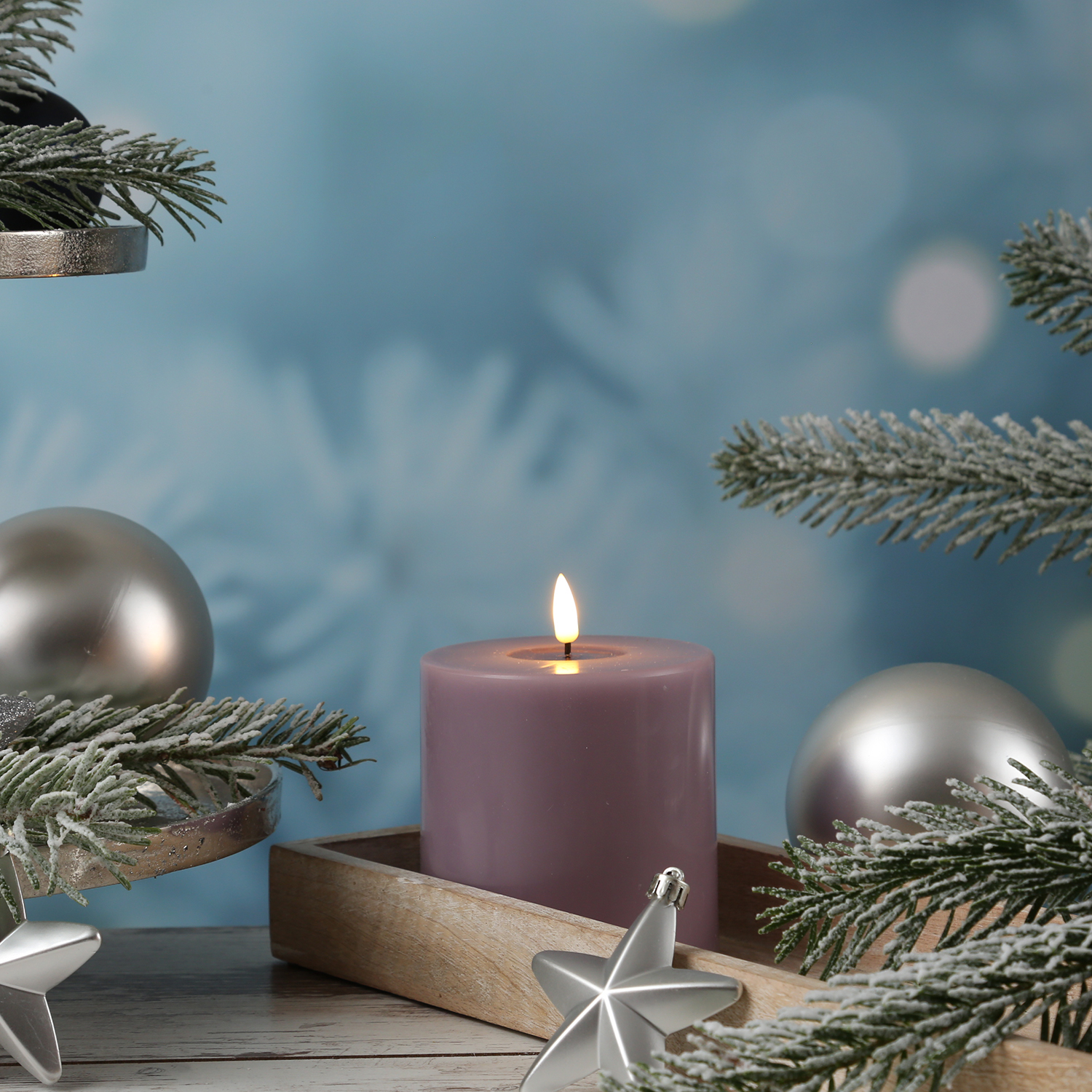 LED Stumpenkerze MIA - Echtwachs - realistische 3D Flamme - H: 10cm - D: 10cm - flieder LED Stumpenkerze MIA - Echtwachs - realistische 3D Flamme - H: 10cm - D: 10cm - flieder