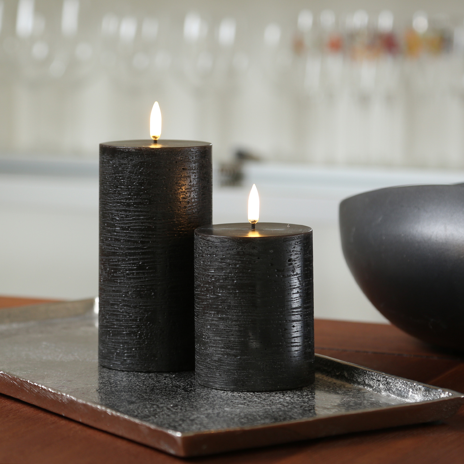 LED Kerze PIA - Rustik-Optik - Echtwachs - H: 10cm - D: 7,8cm - Timer - bis zu 1000 Std. - schwarz LED Kerze PIA - Rustik-Optik - Echtwachs - H: 10cm - D: 7,8cm - Timer - bis zu 1000 Std. - schwarz