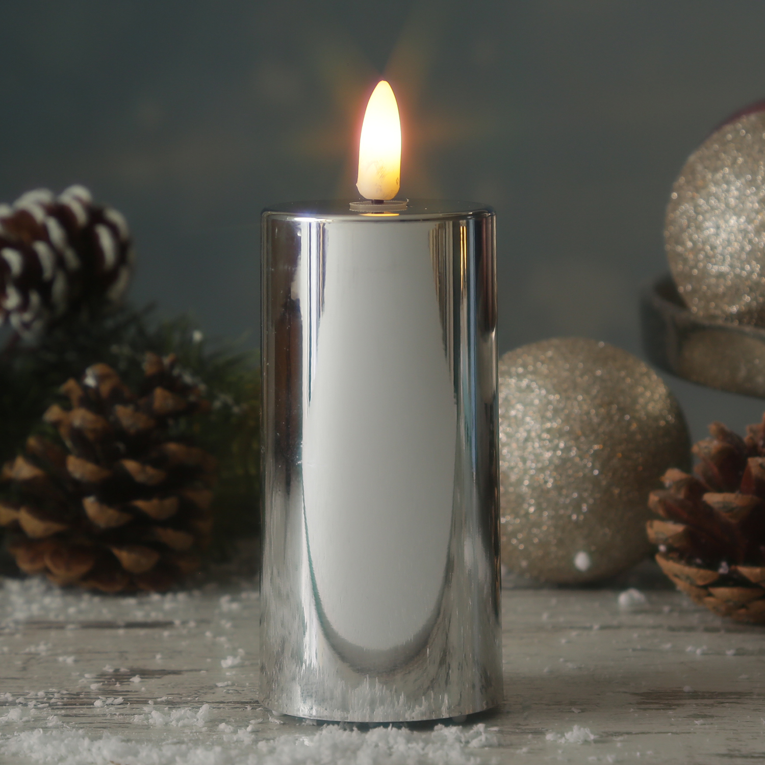 LED Kerze - Kunststoff - 3D Flamme - Timer - H: 12,5cm - D: 5cm - silber glänzend LED Kerze - Kunststoff - 3D Flamme - Timer - H: 12,5cm - D: 5cm - silber glänzend