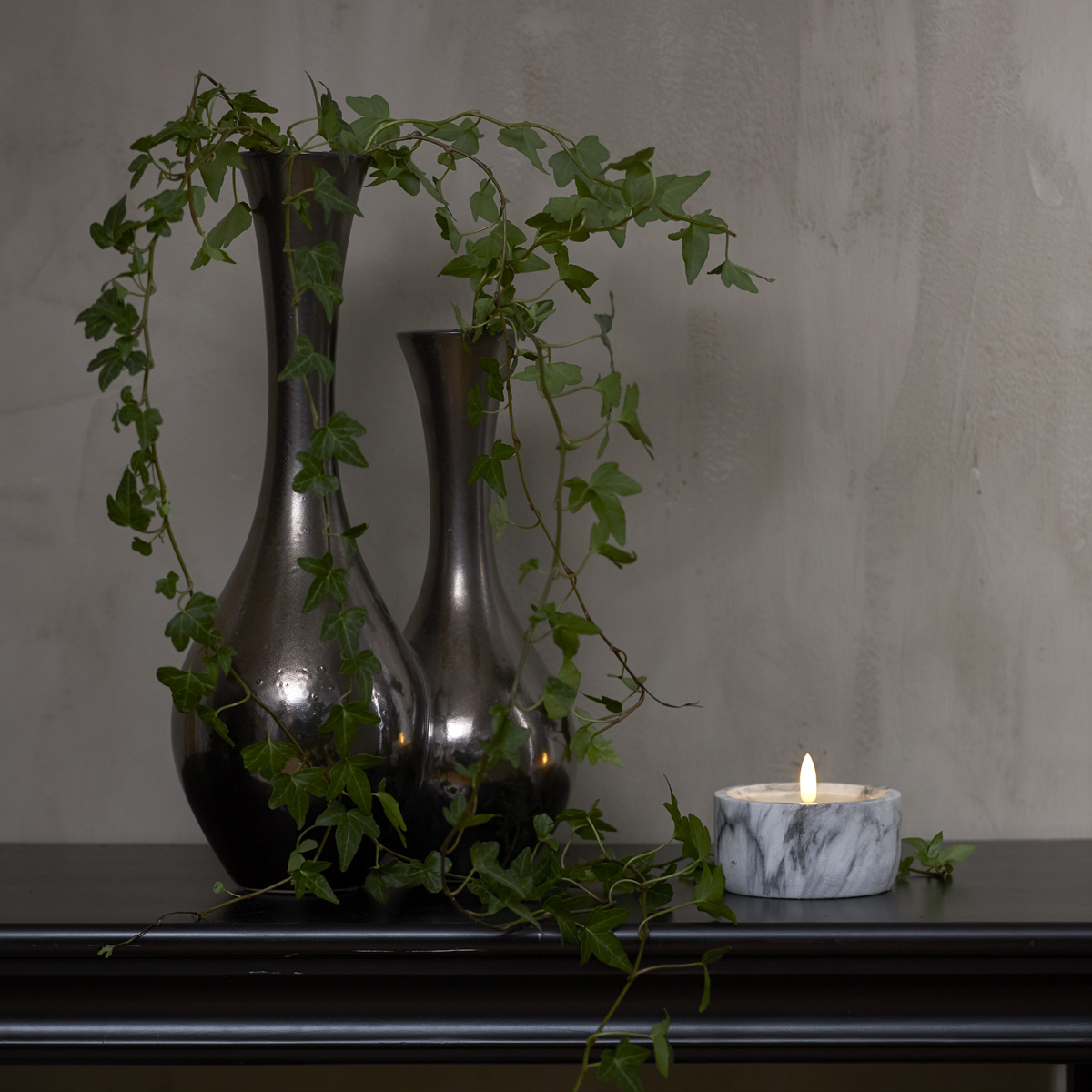 LED Kerze "Flamme" - Marmoroptik - Echtwachs - natürlich aussehende Flamme - Timer - H: 7,5cm D:10cm LED Kerze "Flamme" - Marmoroptik - Echtwachs - natürlich aussehende Flamme - Timer - H: 7,5cm D:10cm