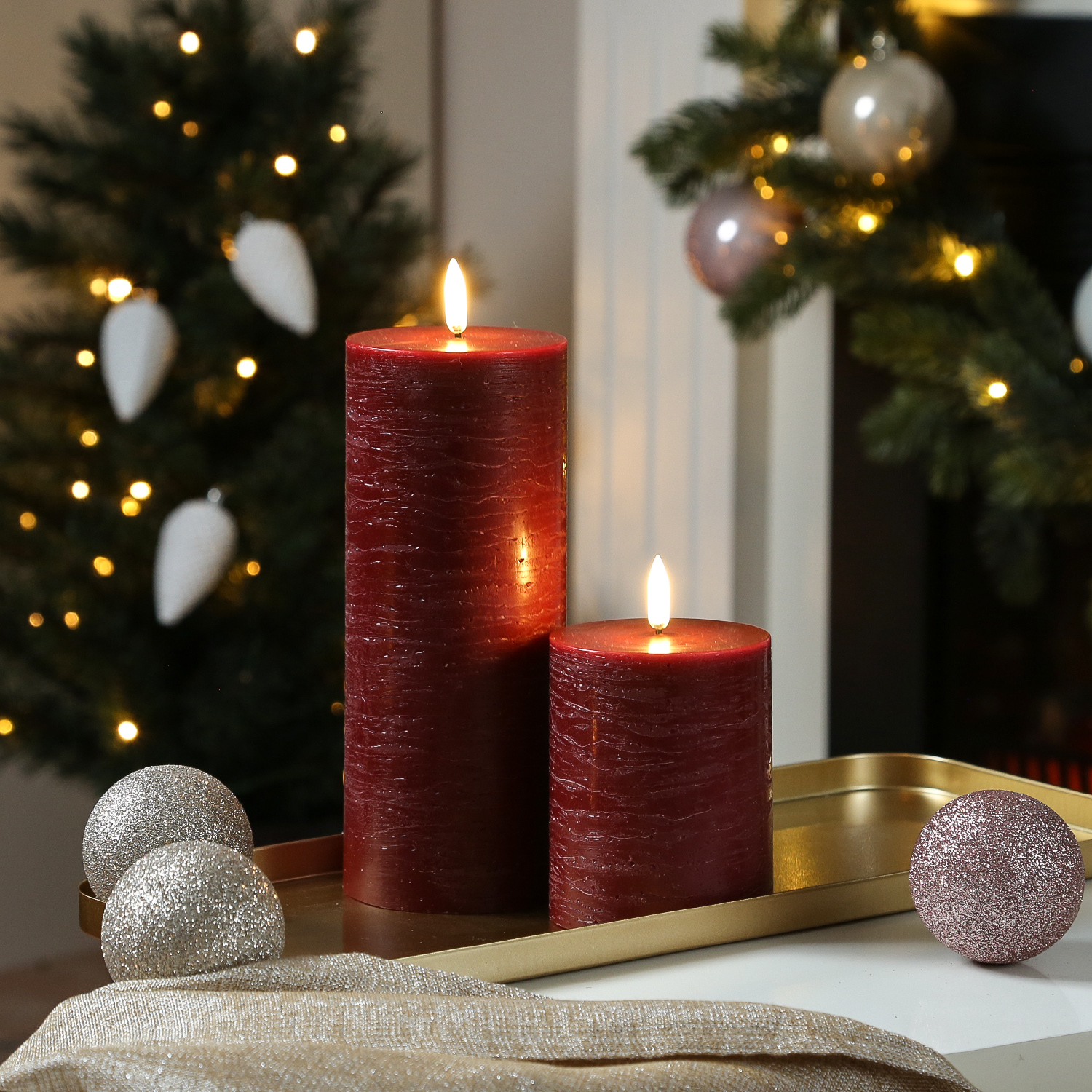 LED Kerze PIA - Rustik-Optik - Echtwachs - H: 10cm - D: 7,8cm - Timer - bis zu 1000 Std. - dunkelrot LED Kerze PIA - Rustik-Optik - Echtwachs - H: 10cm - D: 7,8cm - Timer - bis zu 1000 Std. - dunkelrot