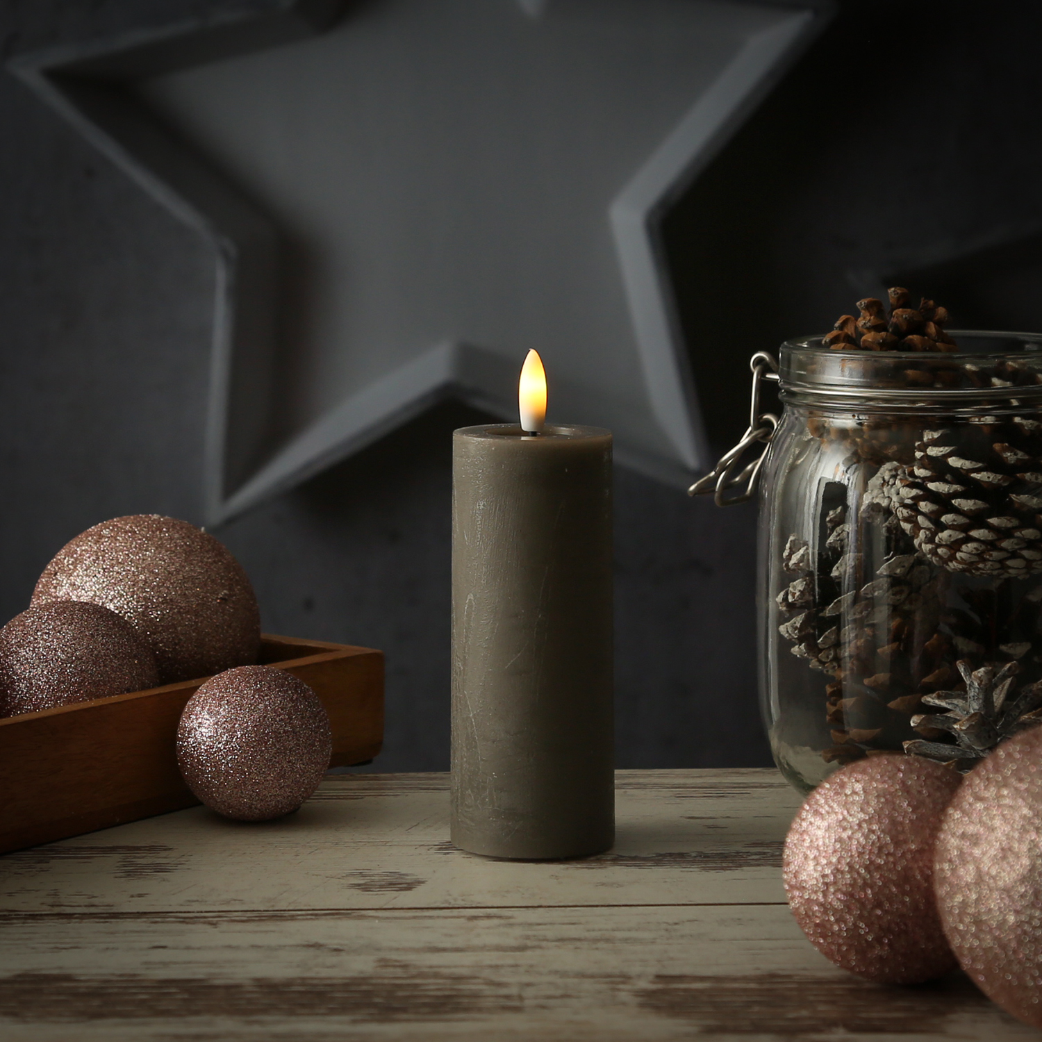 LED Kerze LINA - Rustik-Optik - Echtwachs - H: 12,5cm - D: 5cm - Batterie - Timer - grau