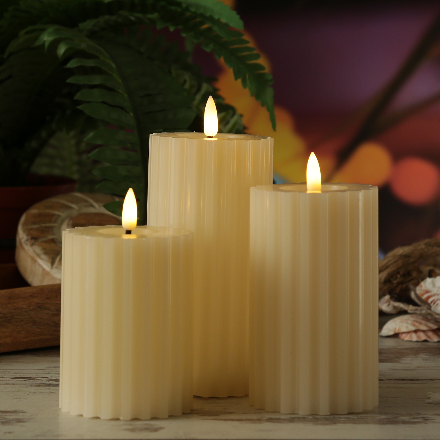 LED Kerze LIV - gerillt - Echtwachs - warmweiße 3D Flamme - H: 14,5cm - D: 7,5cm - Timer - creme LED Kerze LIV - gerillt - Echtwachs - warmweiße 3D Flamme - H: 14,5cm - D: 7,5cm - Timer - creme