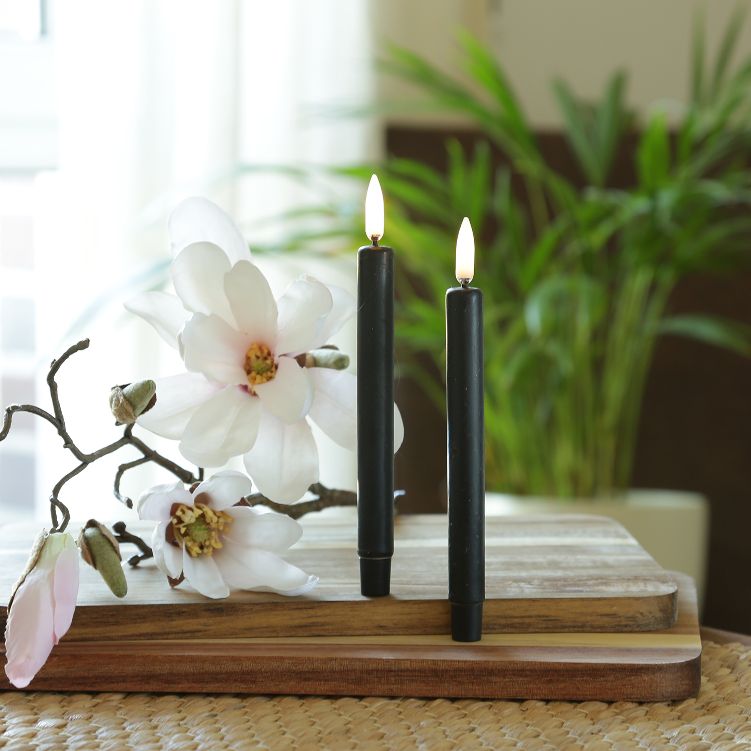 LED Stabkerzen THEA - dünne Tafelkerzen - Echtwachs - H: 16,6cm - D: 1,3cm - schwarz - 2 Stück LED Stabkerzen THEA - dünne Tafelkerzen - Echtwachs - H: 16,6cm - D: 1,3cm - schwarz - 2 Stück