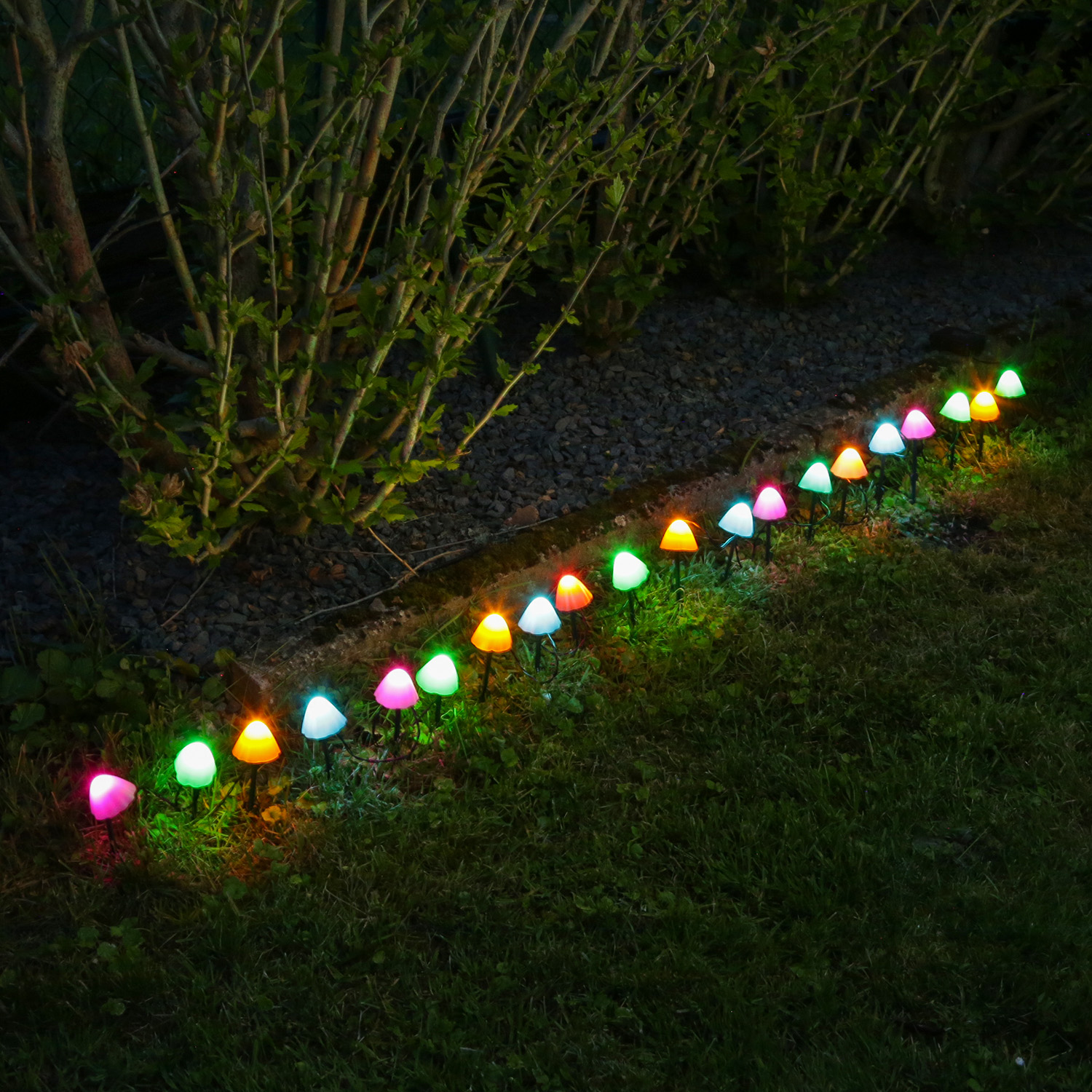LED Lichterkette Mini Pilze - 20 Gartenstecker mit Erdspiessen - 8 Funkt. - Timer - L- 3-8m - bunt LED Lichterkette Mini Pilze - 20 Gartenstecker mit Erdspiessen - 8 Funkt. - Timer - L- 3-8m - bunt
