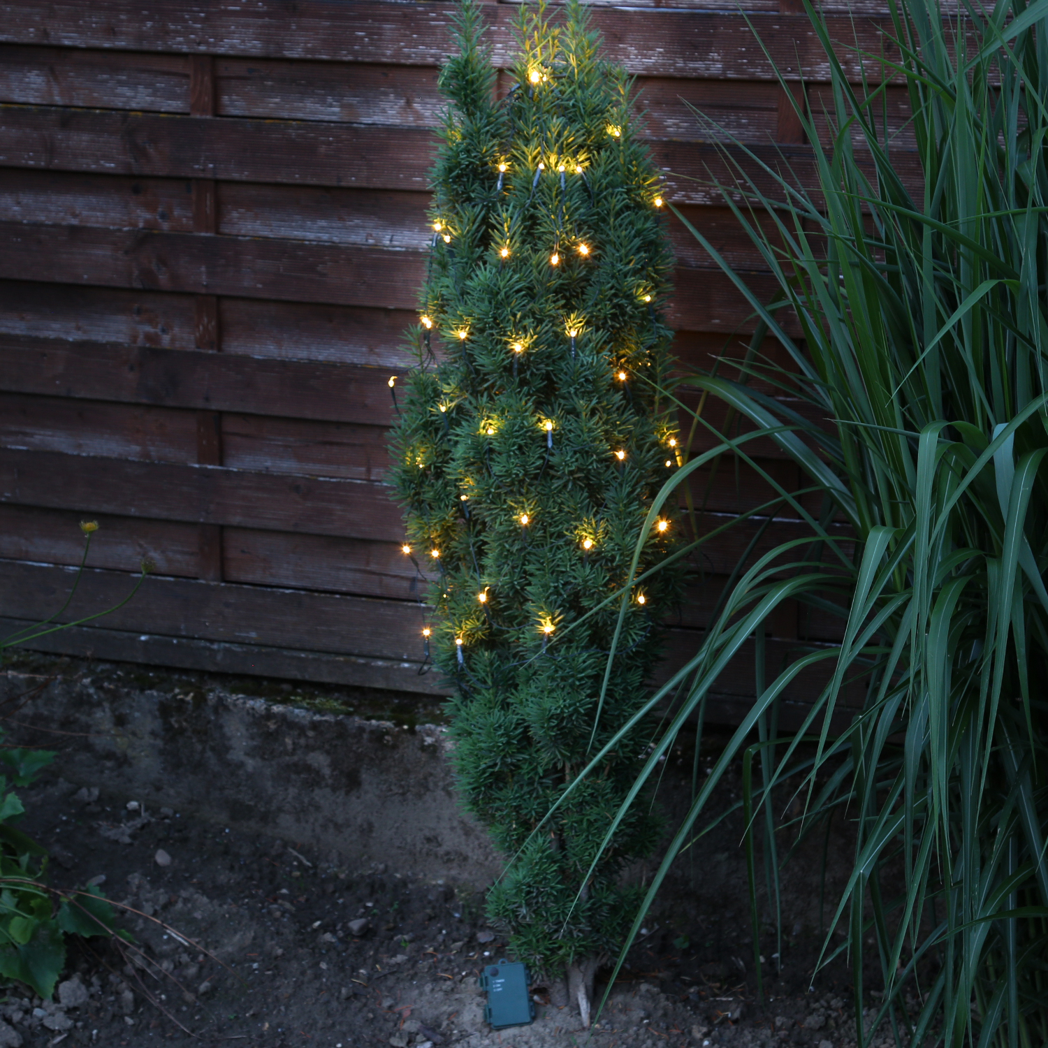 LED Lichternetz Buchsbaum - 128 warmweiße LED - D: 80cm - 8 Funktionen - Timer - Batterie - schwarz LED Lichternetz Buchsbaum - 128 warmweiße LED - D: 80cm - 8 Funktionen - Timer - Batterie - schwarz