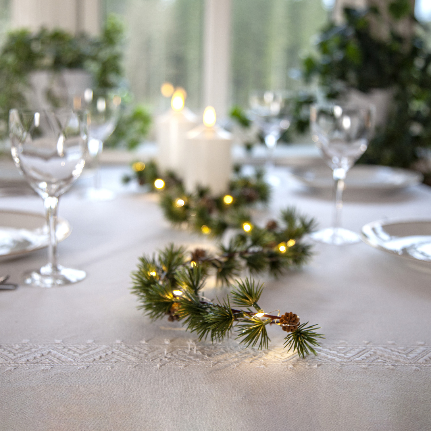 LED Tannengirlande LARIX - Weihnachtsgirlande - 20 warmweiße LED - L: 1,4m - Timer - Batterie - grün LED Tannengirlande LARIX - Weihnachtsgirlande - 20 warmweiße LED - L: 1,4m - Timer - Batterie - grün